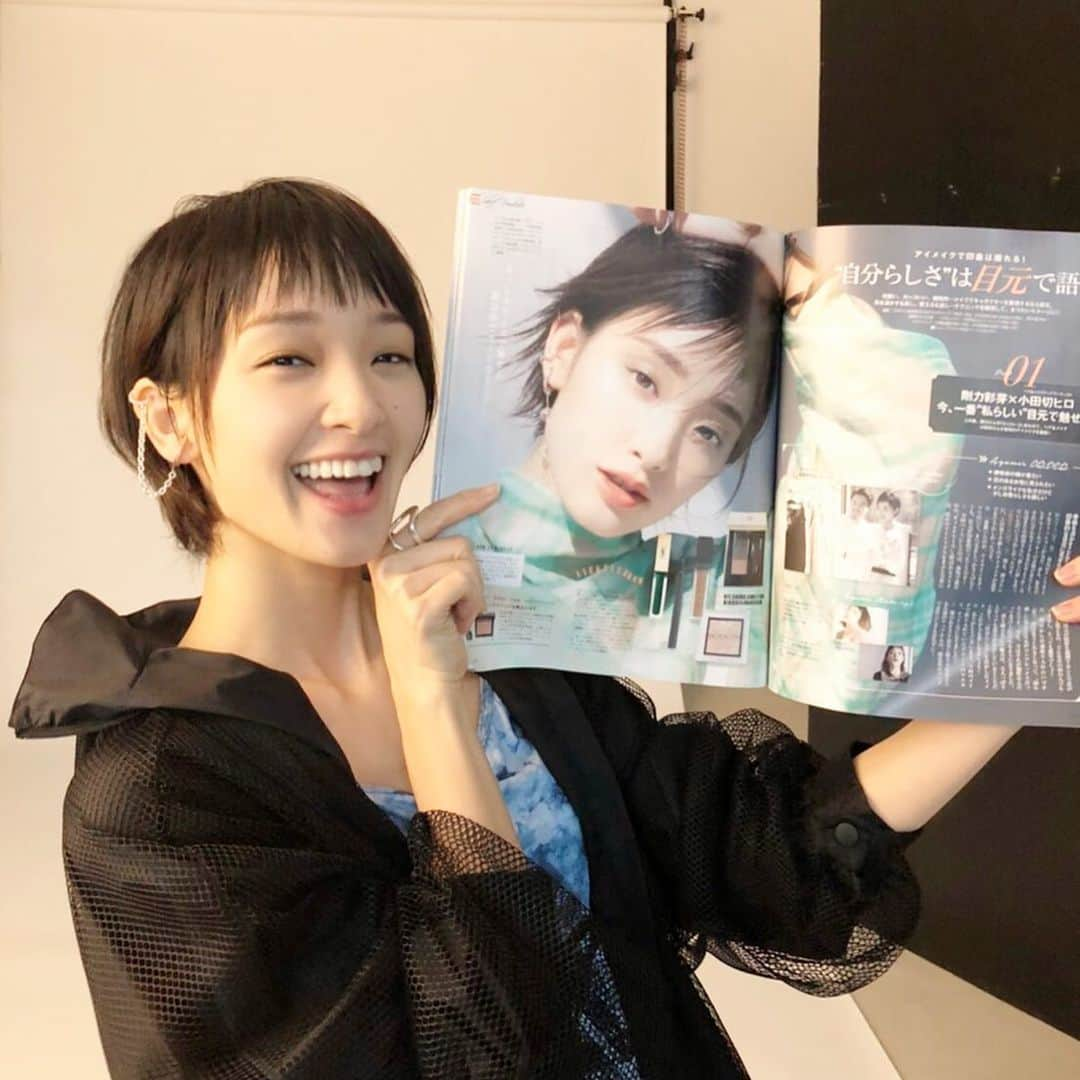 GINGERさんのインスタグラム写真 - (GINGERInstagram)「5月号のメイク企画に登場してくれた剛力彩芽さん🥰剛力さんが着たいファッションに合わせて、人気ヘア&メイクの小田切ヒロさんがトレンドメイクを提案❣️ . この春おすすめのアイメイク、ぜひチェックしてください🌸 #gingermagazine  #剛力彩芽 #小田切ヒロ  #メイク #オフショット #ginger #gingerweb #ジンジャー」3月28日 19時44分 - ginger_magazine