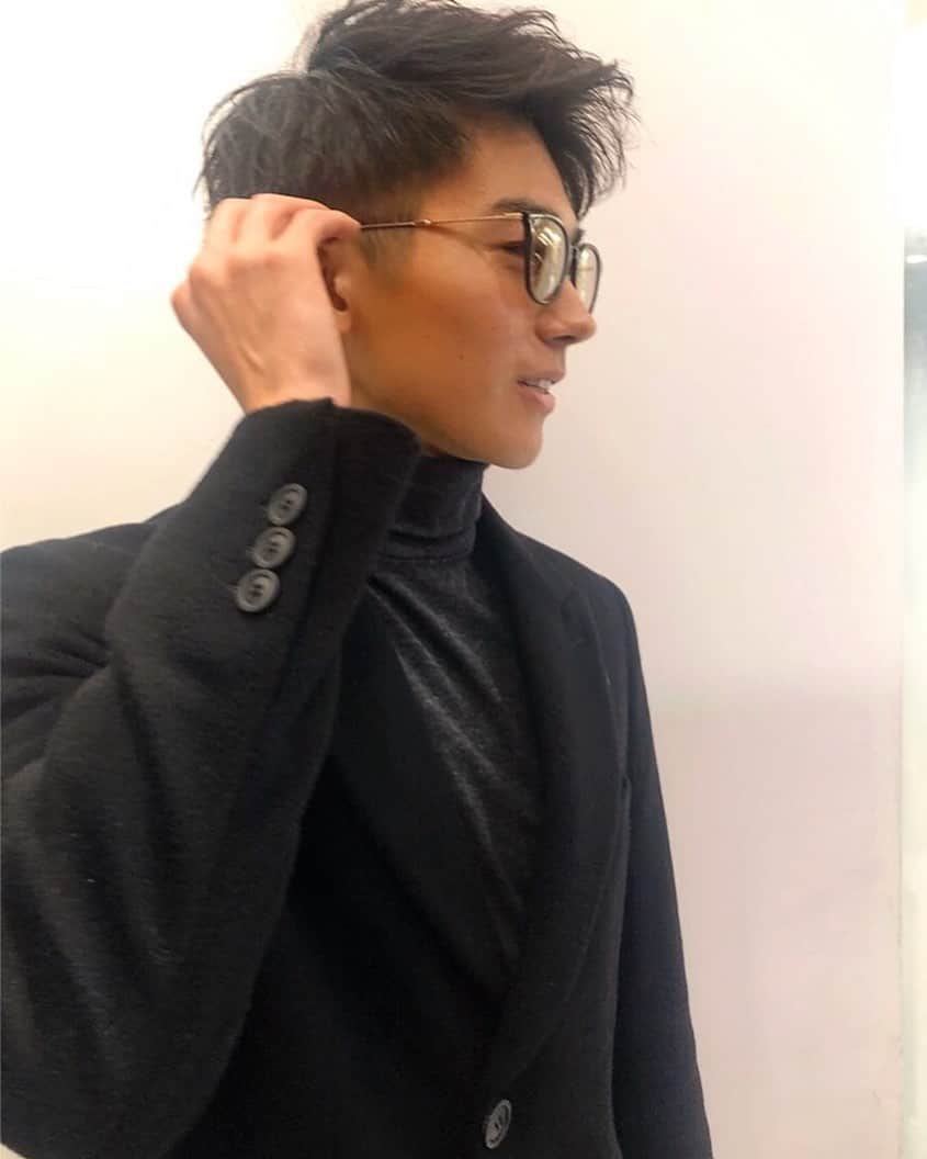 中村敬斗のインスタグラム：「最近買ったこの眼鏡お気に入りです😎 皆さんは最近買った物でお気に入りのはありますか？  #だてめがね #最近のお気に入り」