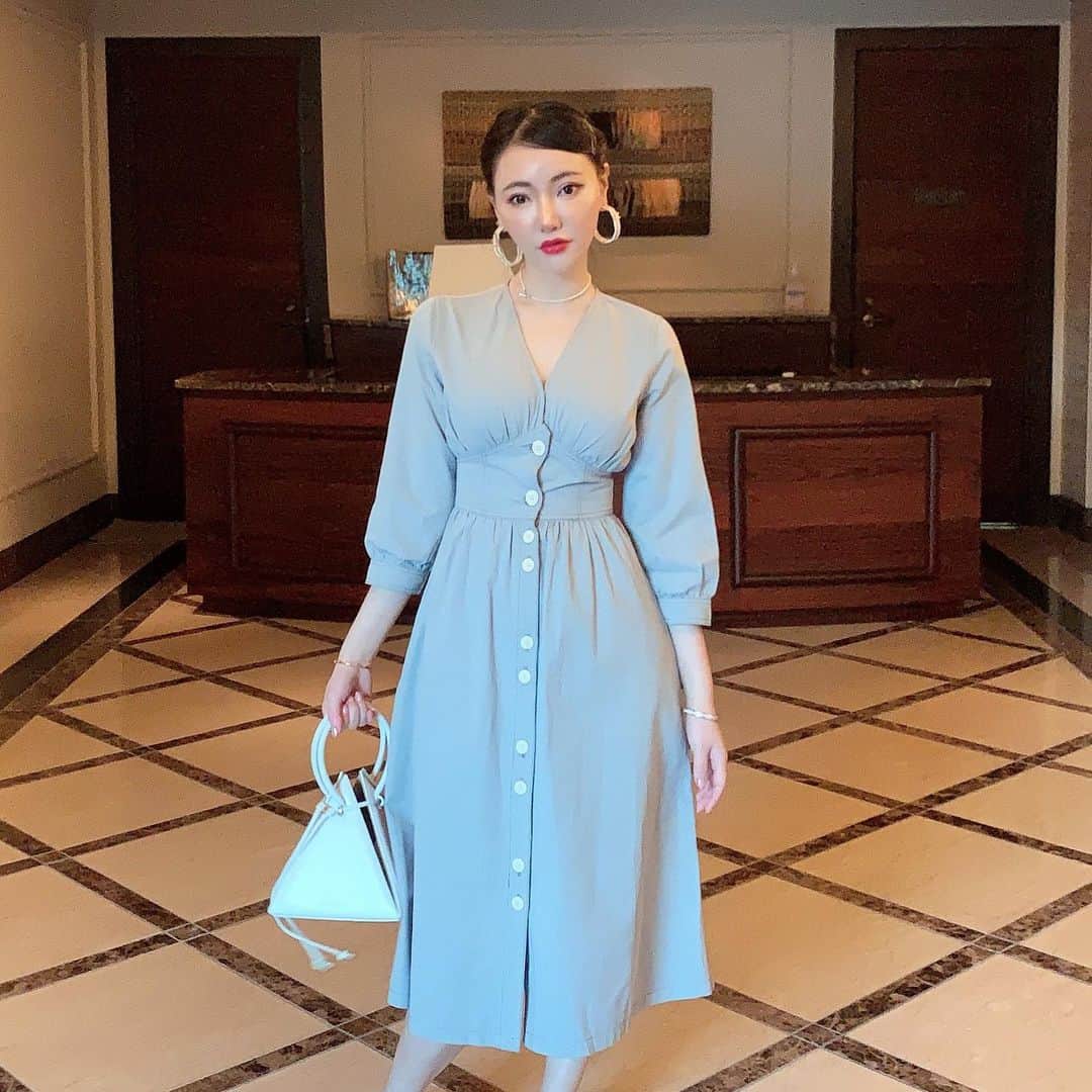 クリスティン・ウェイのインスタグラム：「Wearing @valmuer_official new collection #valmuer #cwfashion #christinewei #宅在家 #クリスティンウェイ　#ヴェルムーア　#春ワンピー　#東京隔離  #quarantinelife #quaratine #coronavairus #covi̇d19 #cwfashion #fashionlover」