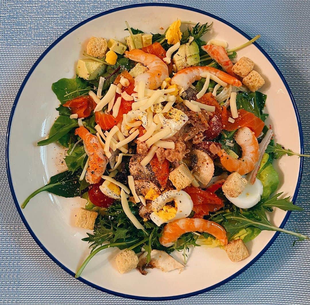 カロリーナさんのインスタグラム写真 - (カロリーナInstagram)「好きなものだけ入れたサラダ🥗最高🤤  #instamood #instapic #instafood #instadaily #instadiet #instalunch #like #lunch #salad #diet #healthy #ダイエット #サラダ」3月28日 20時08分 - karolina0824
