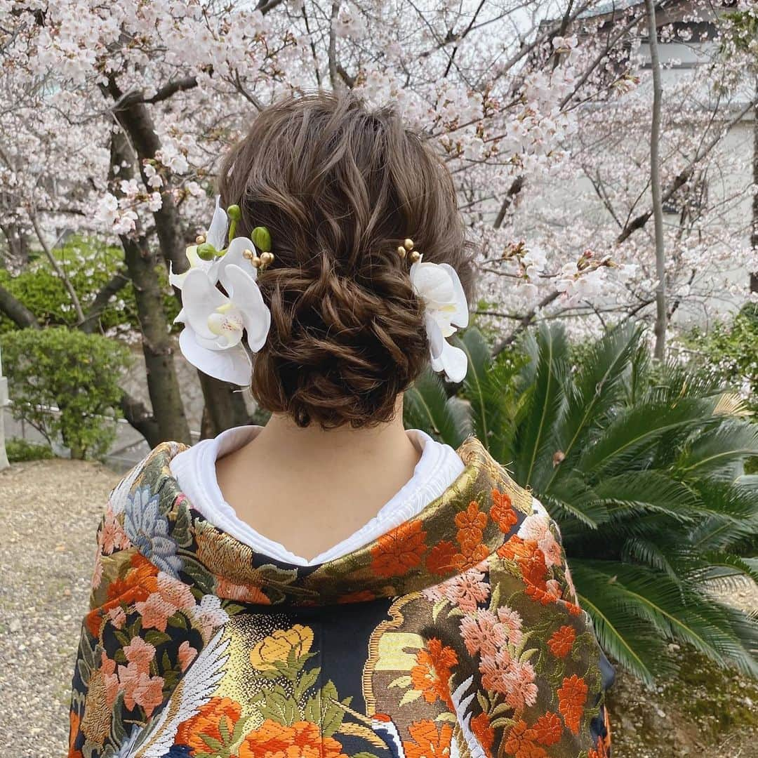 R.Y.K Vanilla Emuさんのインスタグラム写真 - (R.Y.K Vanilla EmuInstagram)「結婚式の前撮り 和装hair✨ 胡蝶蘭をたくさん付けました  #ヘアメイク#ヘアアレンジ#結婚式#セットサロン #ヘアセット #アップスタイル  #プレ花嫁 #フォトウェディング #前撮り #結婚式ヘア #ロケーション撮影#結婚式準備 #ヘアアクセサリー #お呼ばれヘア#髪型#着物ヘア#花嫁ヘアメイク#2020秋婚  #成人式ヘア#花嫁ヘア#成人式#振袖ヘア #花嫁ヘアスタイル #振袖#ブーケ#生花#ドライフラワー#髪飾り」3月28日 20時23分 - ryky0101