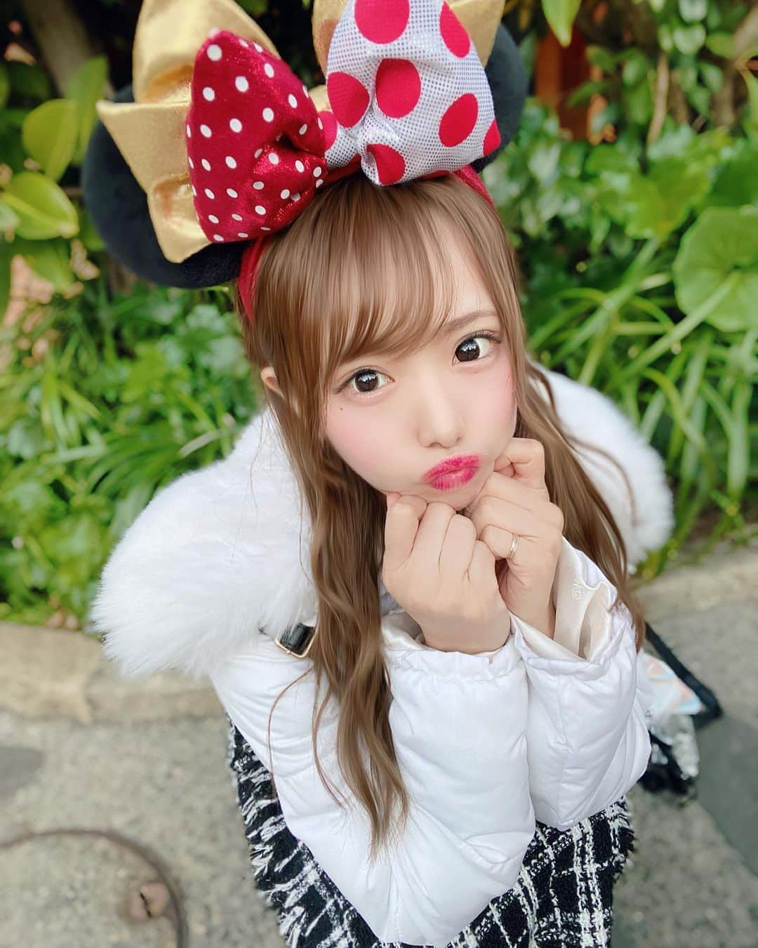 愛田杏奈さんのインスタグラム写真 - (愛田杏奈Instagram)「はやく前の日本に戻ってほしいね🇯🇵 . . . #Tokyo#disney#disneyland #tokyodisney land#photo#camera#code#smile #ディズニーランド #ディズニー#東京ディズニーランド #ディズニーコーデ #ミシェルマカロン #ダウンジャケット #白ダウン #ミニー #ベリーベリーミニー #ベリミニ #イッツベリーミニー#ミニマーマウス #限定カチューシャ#ミニーカチュージャ #過去フォト #写真好きな人と繋がりたい#instagood#instapic#like4like#followme #gn」3月28日 20時25分 - anna_osada