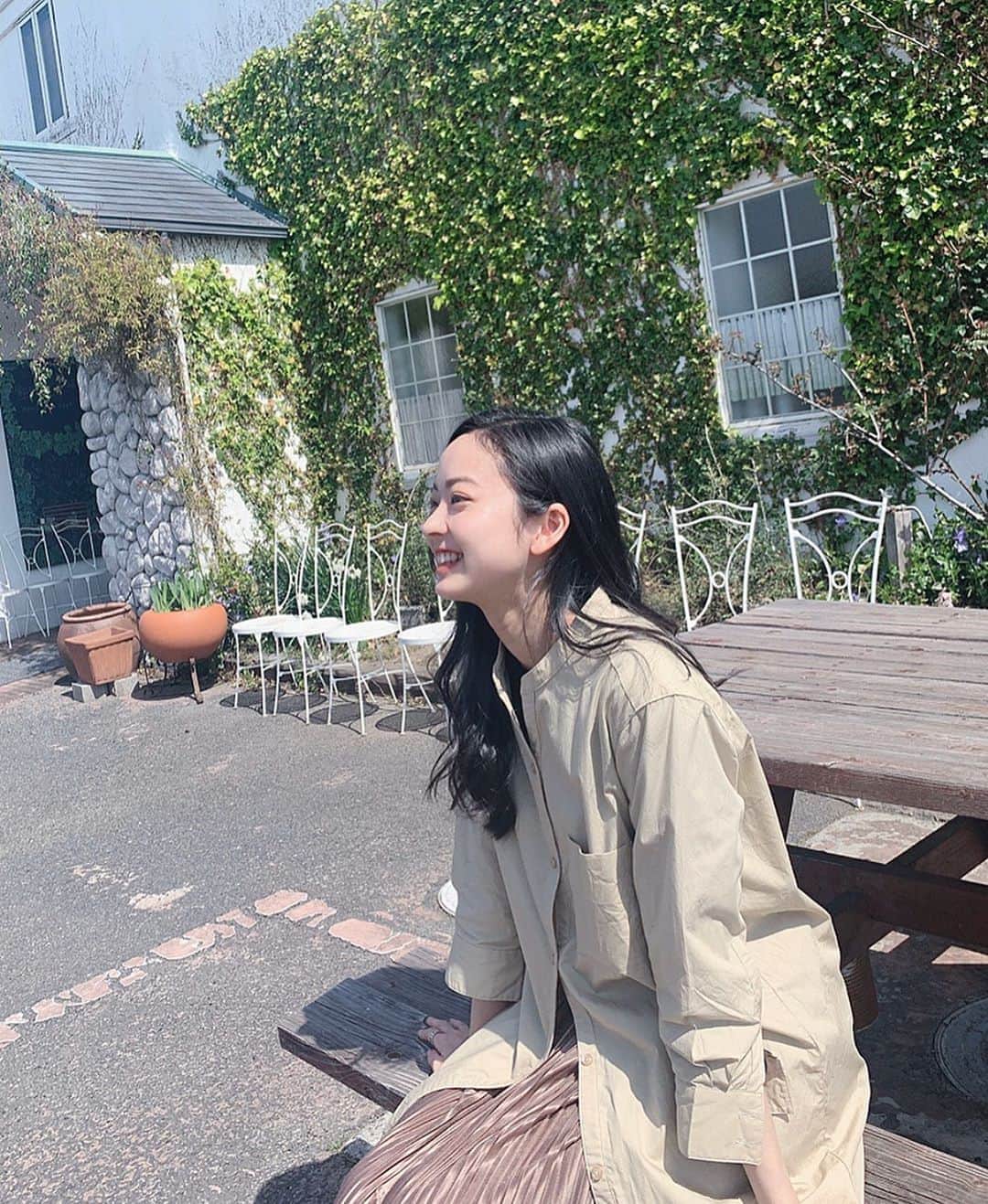 川瀬莉子さんのインスタグラム写真 - (川瀬莉子Instagram)「. 家で緑を育てたい！ と思ってハーブを育て始ました🌿 可愛い鉢見つけたから入れるの楽しみ🥰」3月28日 20時36分 - kawase_riko_official