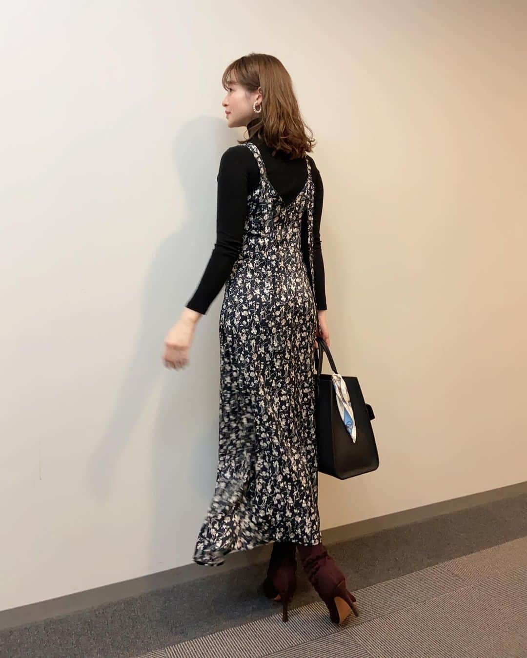 野崎萌香さんのインスタグラム写真 - (野崎萌香Instagram)「しふく🐑  Knit... @valmuer_official  ONE PIECE... @fray_id  knit boots... @celine  bag... @louisvuitton  scarf... @dholic_official」3月28日 21時04分 - moeka_nozaki