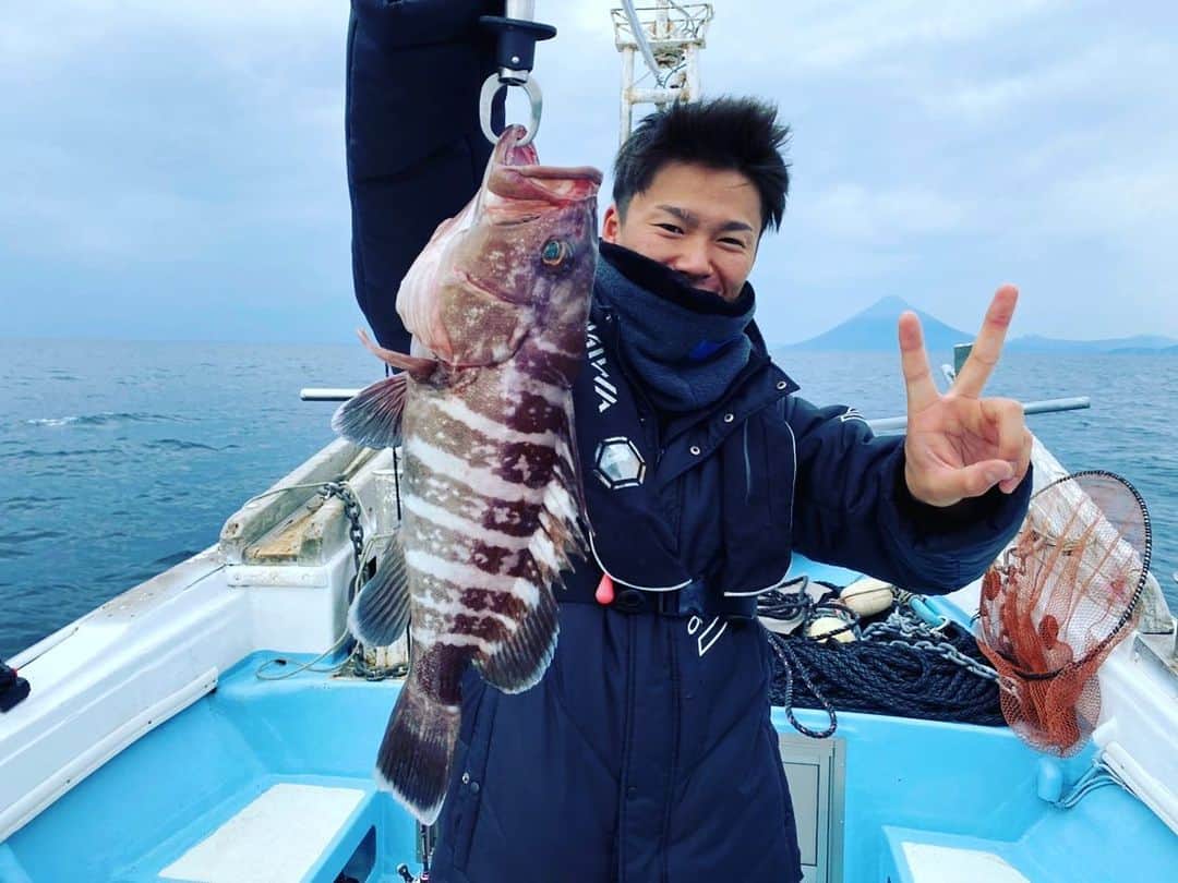 山本由伸のインスタグラム：「だーーいーぶ前の釣り🎣✨めちゃ釣れました✨ 楽しかったです〜！✨ #釣り #たいらば」
