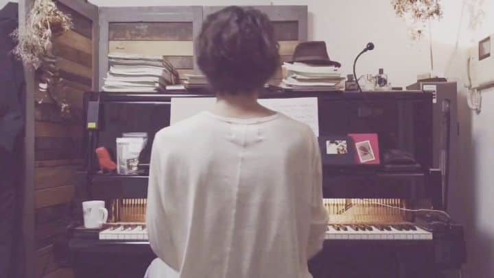 大久保裕太のインスタグラム：「『ハッピーエンド』  美侑さん(@miyu_kawai1 )からリクエストがあったので… 遅くなってごめんなさい おやすみなさい  #piano#pianoman#okbpiano#jpop#goodnight#request#14 #backnumber#ハッピーエンド」