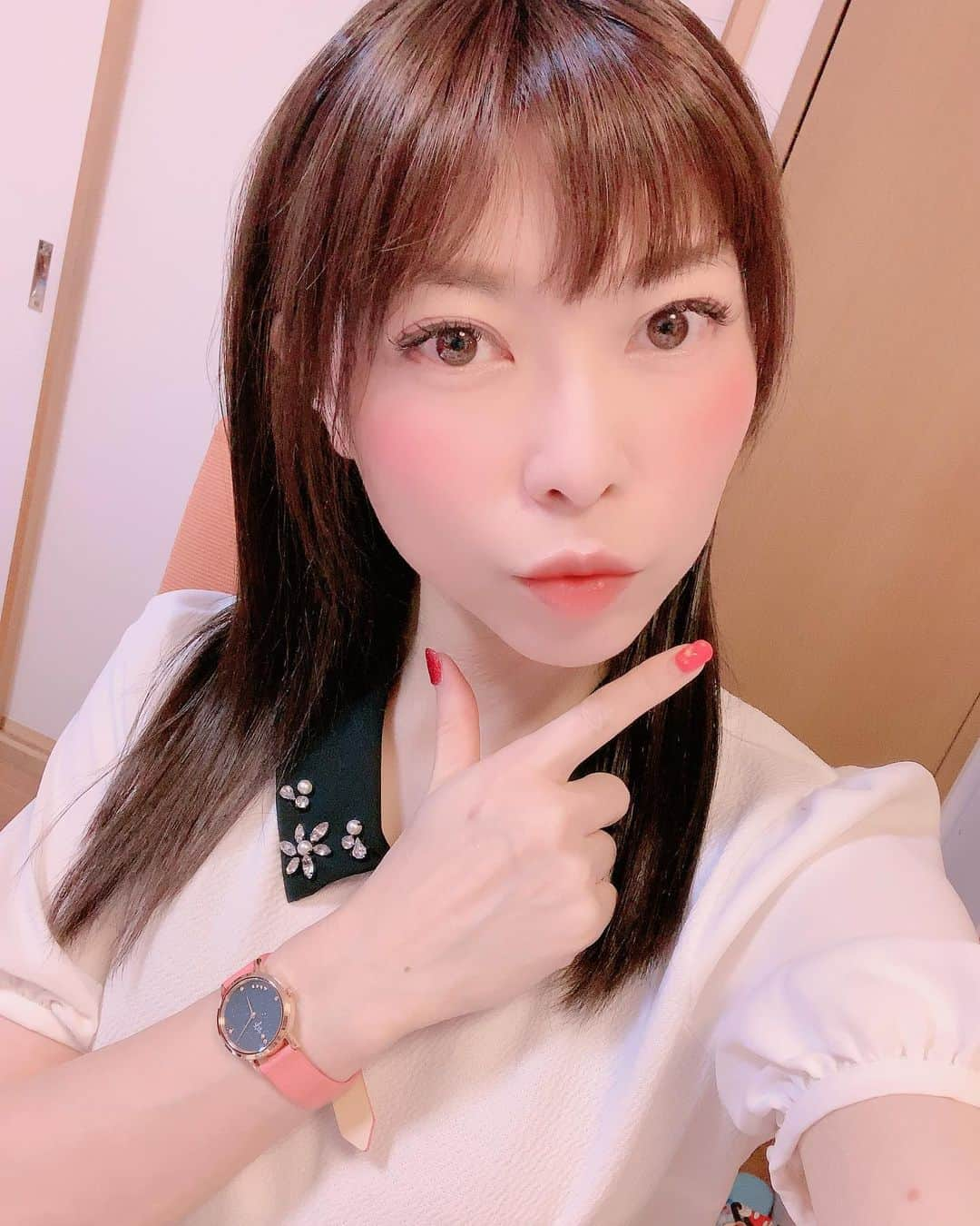 DJ MIYAさんのインスタグラム写真 - (DJ MIYAInstagram)「こんばんはぁ❤️❤️(o^^o)Shopping mallでゆっくりしてましたー⭐︎⭐️⭐︎(^ ^) .  リアクレアの腕時計❤️⌚️pinkのbandが可愛いっっっ❤️😍旅にも着けて歩きたいデザイン❤️(^ ^) . ◎クーポンコード❤️ 「djmiy323」の使用で10％OFF！  @liakulea_japan のwebsiteで使えるよーっ。  春のコーデにぴったりなdesignが他にもwebで見られるのでcheckしてね！❤️ . . .  #ファッション #今日のコーデ #腕時計 #時計 #ファッションコーデ #コーディネート  #liakulea #腕時計 ＃腕時計倶楽部 #手元倶楽部 #ファッショニスタ #キャンペーン #ファッション大好き  #清楚女子 #quarantine  #アーティスト #旅インスタグラマー #腕時計好き #ファッションコーディネート #今日のメイク #インスタグラマー #インフルエンサー #リアクレア #旅好き女子 #フィットネス女子 #春コーデ」3月28日 21時54分 - dj_miya