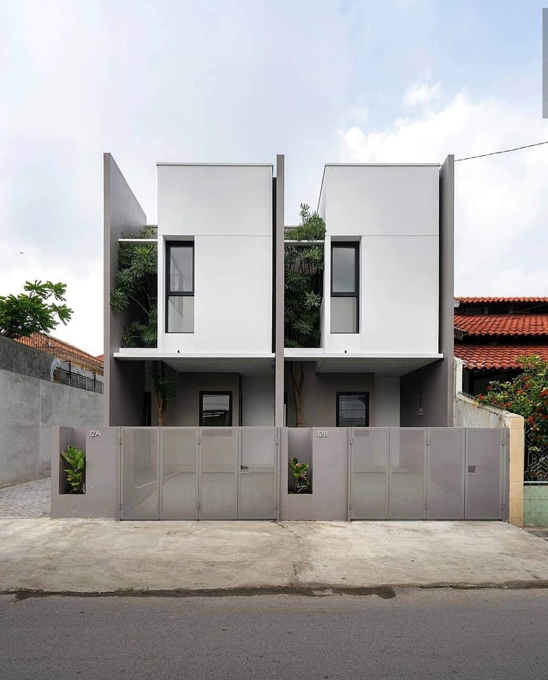 Petraさんのインスタグラム写真 - (PetraInstagram)「| R Micro Housing Locatin Rangkah / Jawa Timur / Indonesia | Follow Us: 📩 @mega_architecture @petra_architecture_group | #Architect_Interior #Architecture #Architect #Archdaily #Exterior #Interior #Home #Mimari #архитектура #arquitectura #架构 #Architektur #architettura #アーキテクチャ #外观 #内部 #구조 #エクステリア #インテリア #معماری  #αρχιτεκτονική #arsitektur #arhitektura」3月28日 22時01分 - petra_design_co