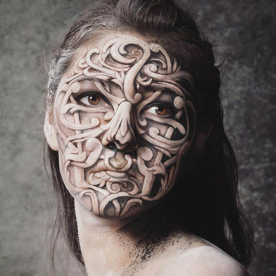 Amazing JIROさんのインスタグラム写真 - (Amazing JIROInstagram)「I created my own artwork after a long time! Hope you like my new creation.  Stay safe everyone!  Face & Body paint : #amazing_jiro Hair : Yui Amano Model : Jina Sunahara Photo : Youhei Kodama @kodamax_photo  Studio : KAMEIDO STUDIO @kameidostudio.tokyo  #facepaint #facepainting #bodypaint #makeup #mua #makeupartist #hair #art #avantgarde #darkbeauty #baroque #acanthus #scrollwork #ornamental #warrior #fantasy #makeupart #artmakeup #tribalmakeup #creativemakeup #artisticmakeup #fantasymakeup #fantasyart #crazymakeups #mehronxmimichoi #フェイスペイント #ボディペイント #メイク #作品」3月28日 22時01分 - amazing_jiro