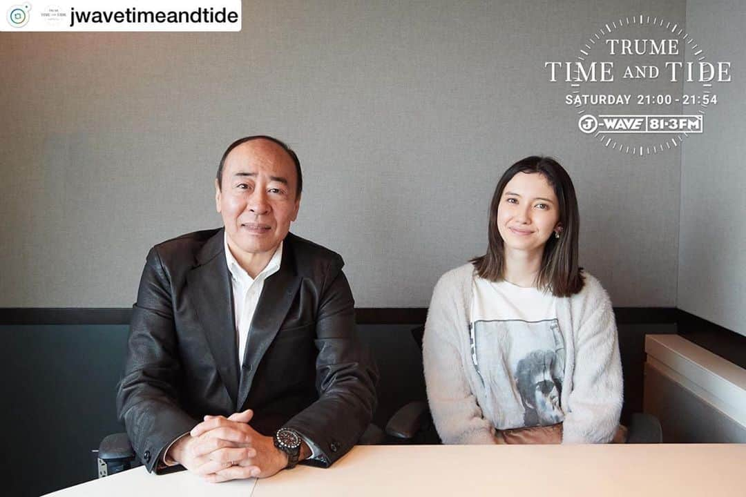 市川紗椰（ファンアカウント）さんのインスタグラム写真 - (市川紗椰（ファンアカウント）Instagram)「「TRUME TIME AND TIDE」 今夜のゲストは ギタリスト／タレント／俳優のモト冬樹さん🎸🎤🕺✨ 演奏技術を誇るコミックバンド「ビジーフォー」のメンバーとして 「ものまねパフォーマンス」で人気を博し、 バンド解散後は俳優としても活躍の場を広げているモト冬樹さん。 来月22日からはコメディの舞台も控えているというモトさんに 芸能の奥深さについて… そして、現在・過去・未来について迫ります‼️ #jwave #TAT813 #市川紗椰 #trume #EPSON #土曜日夜9時スタート #ギタリスト #タレント #俳優 #モト冬樹 #コミックバンド #ビジーフォー #音楽 #モノマネ #コメディ #ギター #演技 #舞台 #芸能 #リスナー #メール #紹介 #市川への質問募集中‼️ #radikoで聞けるよ📱」3月28日 22時01分 - saya_ichikawa_photo