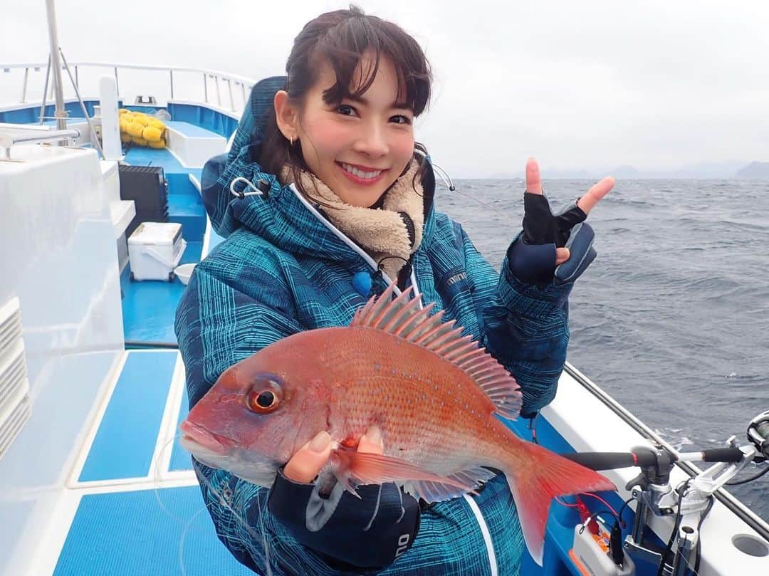 阪本智子さんのインスタグラム写真 - (阪本智子Instagram)「‪🎣‬♡ 釣りビジョン｢目指せ！竿頭｣#コマセマダイ 編のOAも残すところあと2回✨ まだ見てない方はぜひ見てね😆💙 ・ 4/1 8:00~.8:30~ 4/8 18:30~.4/9 10:30~ ＊ #fishing #tvreporter #fishinggirl #redseabream  #釣り #釣りビジョン #目指せ竿頭 #真鯛 #釣り女子 #阪本智子」3月29日 7時24分 - tomoko_sakamoto423