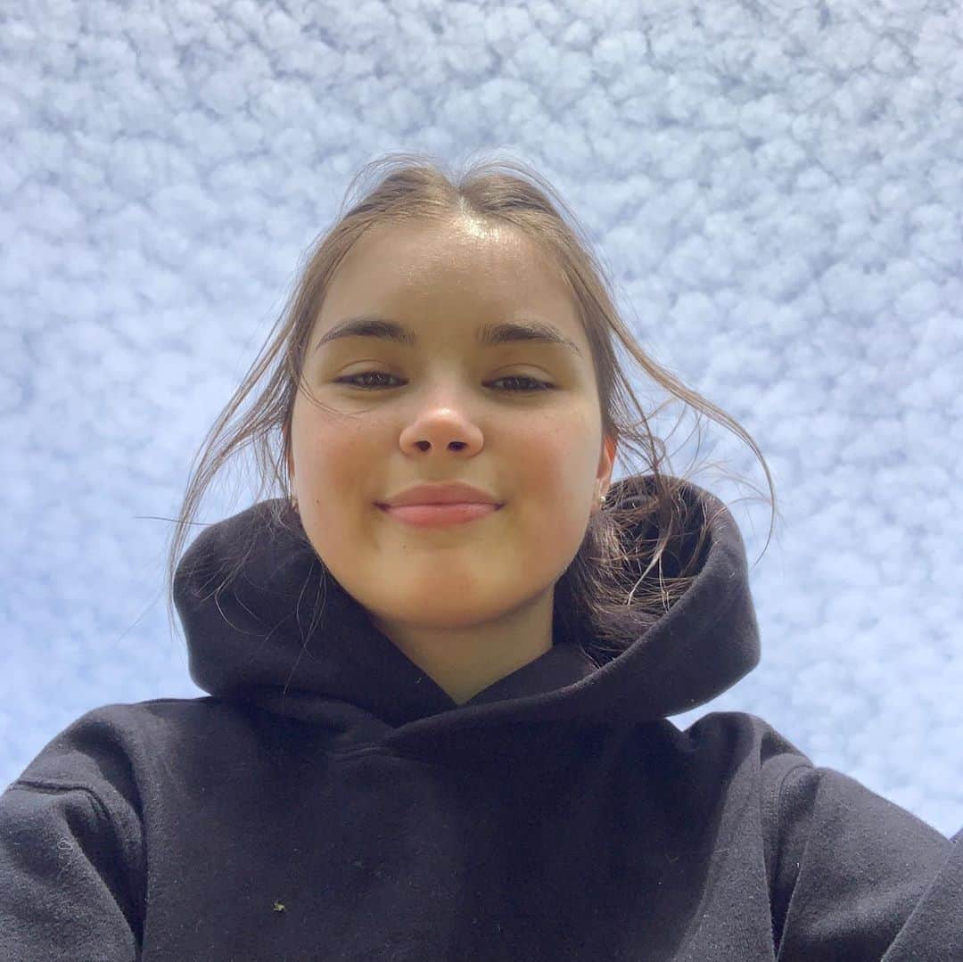 ランドリー・ベンダーのインスタグラム：「The clouds and my baby hairs were being WILD today」