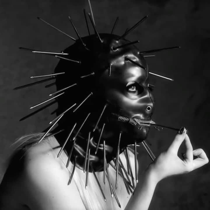 ニコラ・フォルミケッティのインスタグラム：「🖤Happy Bday GAGA @ladygaga 🖤 /////// 🎥 @nick_knight 🖤」