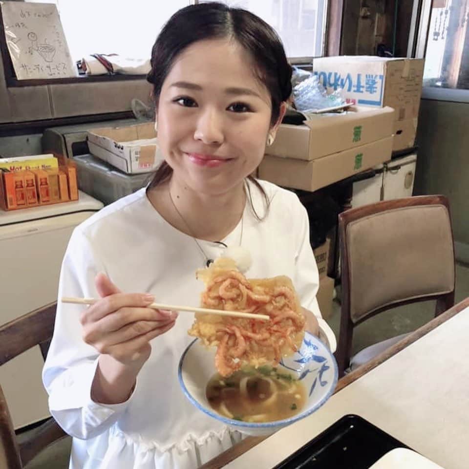 小日向えりのインスタグラム：「先日、香川、日帰りロケ！  お昼ご飯に「山下」さんで、おうどんを食べました。 釜揚げうどんが、感動的に美味しかった…❤️ スタッフさんたちもいい人ばかりで楽しいお仕事でした。 放送は来年になりそう！  香川、今度はプライベートで行って、丸亀城にいって、おうどんを3種類くらい食べ比べしたいなー！  衣装のトップスとパンツは #ソーノ@sono_official ありがとうございました😊」