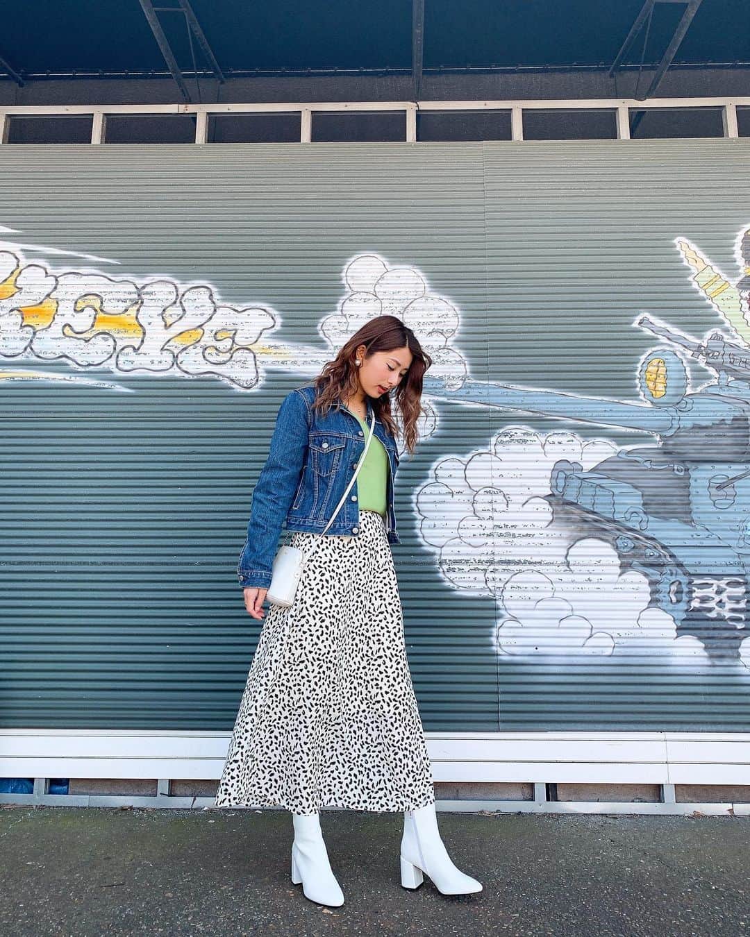 青野美沙稀さんのインスタグラム写真 - (青野美沙稀Instagram)「春がきた〜🌸と思ったら また寒くなるみたいだね🥺 . 今日と明日はなるべく外出を 控えましょう🎀 . 私も引きこもって 整理整頓したり、 やらなきゃいけないことを リストにしたり、 Netflixのドラマや映画見たり ゆっくり過ごしてます👏 . BiscatsのCDをゆっくり 聴きまくるのもオススメ🥰❤️笑 . #code #fashion #コーデ #ファッション #春 #spring #春コーデ #moussy #bershka  #グリーンカラー #green #misakicode #whiteboots #furla」3月28日 23時58分 - misaki_aono