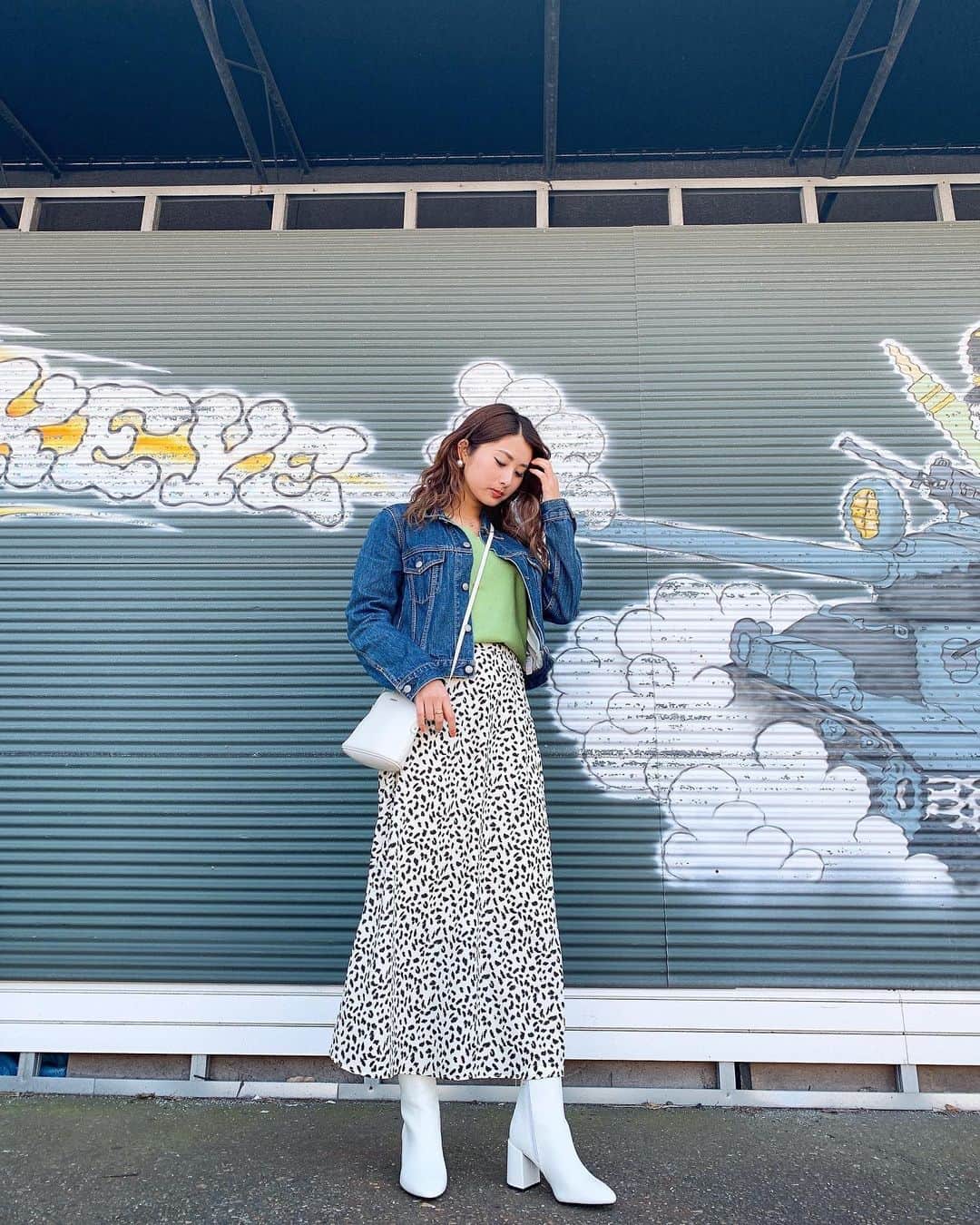 青野美沙稀さんのインスタグラム写真 - (青野美沙稀Instagram)「春がきた〜🌸と思ったら また寒くなるみたいだね🥺 . 今日と明日はなるべく外出を 控えましょう🎀 . 私も引きこもって 整理整頓したり、 やらなきゃいけないことを リストにしたり、 Netflixのドラマや映画見たり ゆっくり過ごしてます👏 . BiscatsのCDをゆっくり 聴きまくるのもオススメ🥰❤️笑 . #code #fashion #コーデ #ファッション #春 #spring #春コーデ #moussy #bershka  #グリーンカラー #green #misakicode #whiteboots #furla」3月28日 23時58分 - misaki_aono
