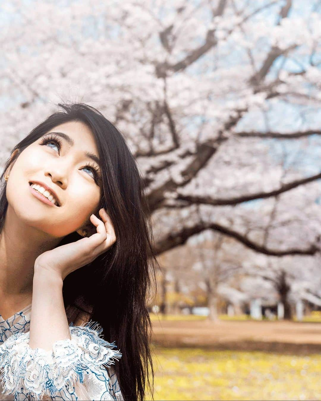 Joshさんのインスタグラム写真 - (JoshInstagram)「I thought I knew what a diamond shined like. .  In frame: @stefatty_ . . . . . . . #さくら #ポートレート #日本 #桜 #東京 #代々木公園  #under10kportraits #moodyport  #portraitphotography #igersjp #sonyportraits #portraits  #japan_vacations #pursuitofportraits #instagramjapan #portraitpage #portraitmood #tokyocameraclub  #createexplore #japanawaits #portraitgames #makeportraits #ig_japan #team_jp_ #japan #shotzdelight #makeportraitsnotwar #moodygrams #portraitkillers」3月29日 0時01分 - joshtaylorjp