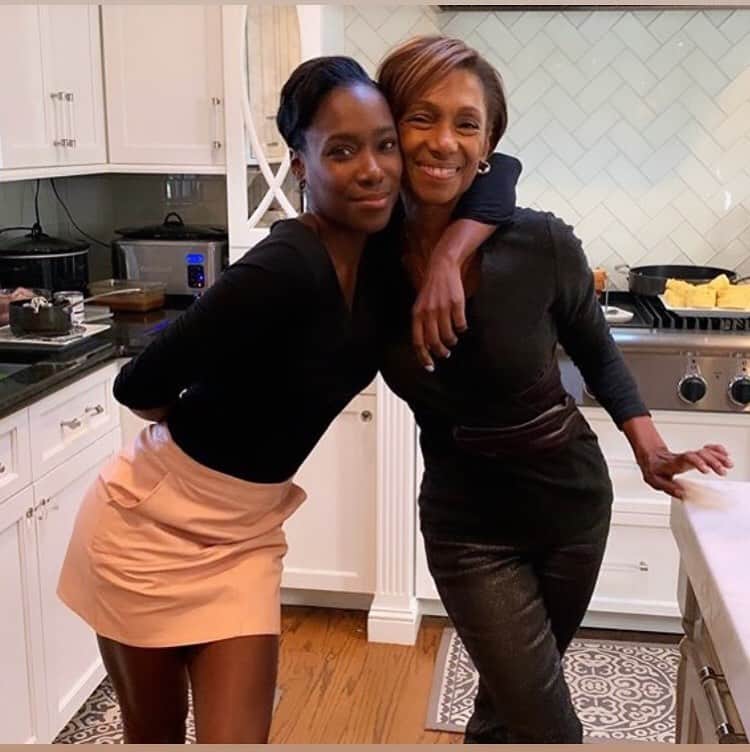 ヴァネッサ・ジェームスのインスタグラム：「Happy Birthday Mom! Words can't do you justice!  Thank you for all that you are and all that you do. LOVE YOU! ❤️ @june6026  Ps... 58 never looked so good! 😘」