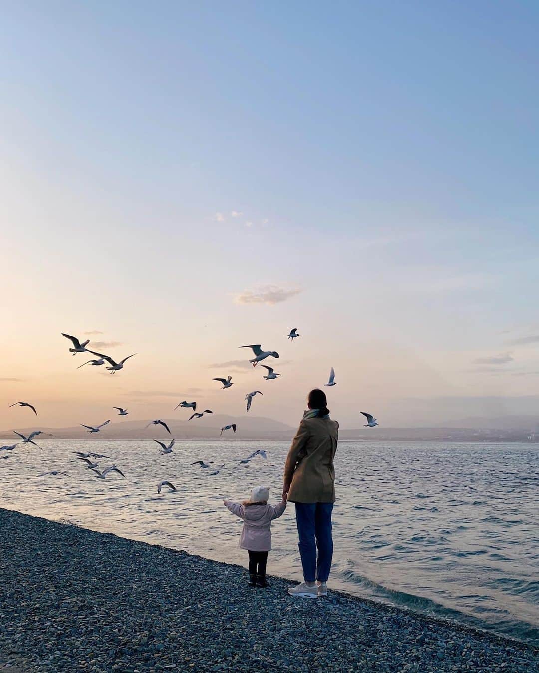 Ilya Mikhailovのインスタグラム：「Закат 🌅 #геленджик #gelendzhik」