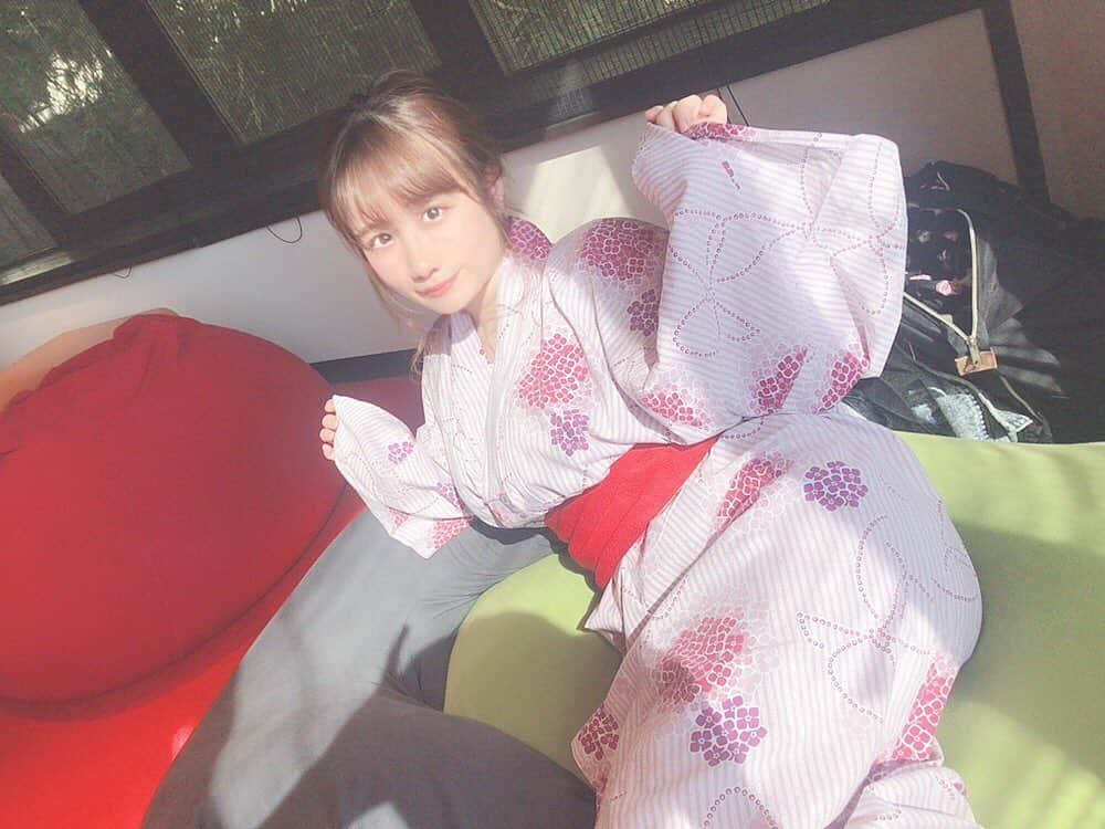 七瀬美桜のインスタグラム：「. . 最近更新できてなくてごめんなさい！！ ちゃんと生きてますよ☺️ . どうぶつの森で毎日忙しくしています！ . . 写真は数週間前に行った日帰り温泉での浴衣姿〜〜👘 . 外出自粛要請がでていよいよどこにも行けなくなってしまいましたね... . コロナに負けないよう、今は不要不急の外出を控えて、また元気いっぱいの姿で会いましょう〜〜☺️！ . . #七瀬美桜 #グラビアアイドル #グラドル #浴衣 #日帰り温泉 #和服 #コロナに負けるな #おうち時間 #followme」