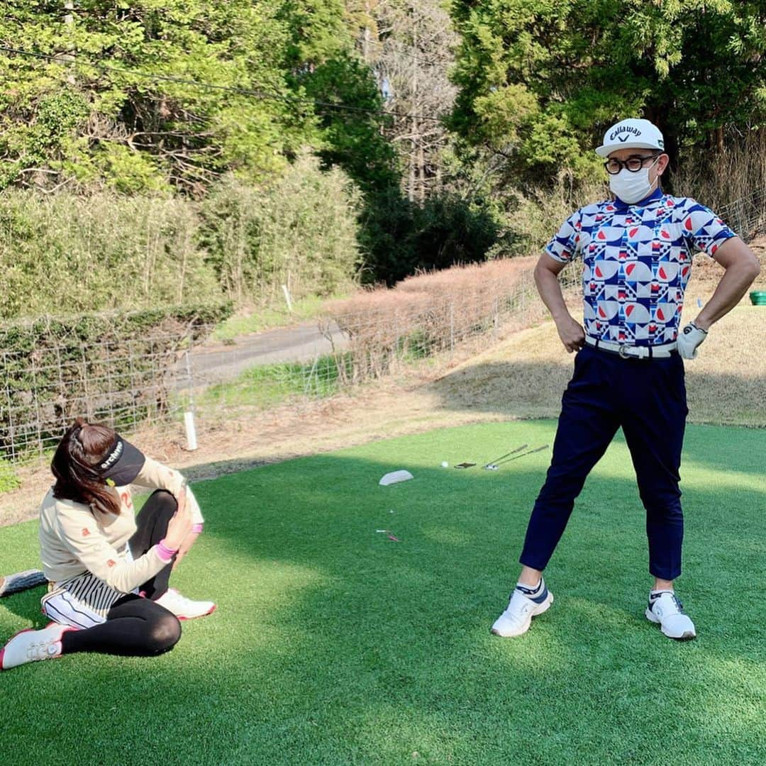 吉田玲奈さんのインスタグラム写真 - (吉田玲奈Instagram)「先日のゴルフ⛳️このメンバー、黙ることを知らない‼️そして笑いが絶えない🤣 黒カンさん、恋もゴルフもアプローチが苦手…を超えて、仕方忘れたみたいです😭😭😭動画ごめん🤣 ハプニングもありでしたが、楽しかった〜❣️いつもありがとう🎶 2枚目はどんな写真が撮れたかな⁈😜🎶 #みんな喋る仕事 #春GOLF #バイザーお揃い #楽しいに決まってる #いっぱい笑った #載せていなかったシリーズ　#過去pic  #素敵なゴルフ場 ⛳️ #golf #golfstagram  #archivio #アルチビオ #callawayapparel  #callawaygolf  #epicflash  #mavrik #eyevol #bushnellgolf #ゴルフウェアコーデ  #ゴルフウェア #オトナゴルフ女子  #ゴルフ女子  #ゴルフオトナ女子  #宮崎宣子 ちゃん #黒田カントリークラブ　さん #面白い #吉田玲奈 #セントフォース #女子アナゴルフ #reinagolf」3月29日 0時36分 - reina.yoshida.ciel.1218