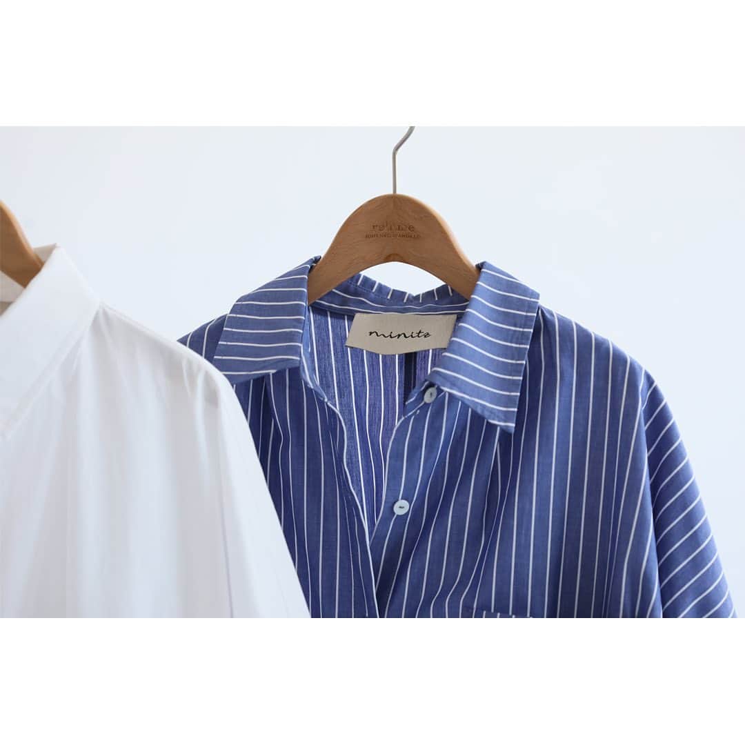 JOURNAL STANDARD relumeさんのインスタグラム写真 - (JOURNAL STANDARD relumeInstagram)「﻿ \ buyer’s recommendation!! / ﻿ ﻿ 毎年人気のシャツ&シャツワンピースが入荷です！﻿ ﻿ 少し張り感のあるコットンを採用したMINITZのシャツシリーズは、デザイン性の高いシルエットが特徴。﻿ ﻿ 変形スリーブやスリットが入ったヘムのデザインで個性を出せる1枚です。﻿ ﻿ 合わせやすい白と爽やかなストライプでご用意してます。﻿ ﻿ この時期に着たくなるシャツやシャツワンピースを周りと少し差をつけて楽しみたい方におすすめです！﻿ ﻿ ﻿ ✔ MINITZ SH B/L﻿ ¥19,000+tax﻿ No.20051463003610﻿ ﻿ ✔ MINITZ  SH OP﻿ ¥21,000+tax﻿ No.20040463005510﻿ ﻿ ﻿ ﻿ 【MINITZ/ミニッツ】 ﻿ 2015SSにファーストコレクションを発表した韓国の若手デザイナーによって誕生したブランド。ディティールにもこだわったシンプルさと、デザイン性を兼ね備えたアイテムを展開しています。﻿ ﻿ #relume #shirt #shirtsonepiece #stripe﻿ #spring #relumewomen #2020ss ﻿ #journalstandardrelume #baycrews﻿ #レリューム #ジャーナルスタンダードレリューム﻿ #ベイクルーズ  #minitz」3月29日 0時49分 - js_relume