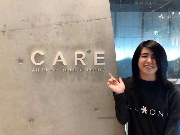 山本勇のインスタグラム：「Hair cut today 撮影でスタイリストさんをしていただいた@pocopiconさんの勤務されてるお店、@careumeda でヘアカット✂️これからヘアケアのほうでちょこちょこお世話になります。学校にも近いのが嬉しい😄 ありがたいサポートに感謝💖 @care_salon  @careumeda」