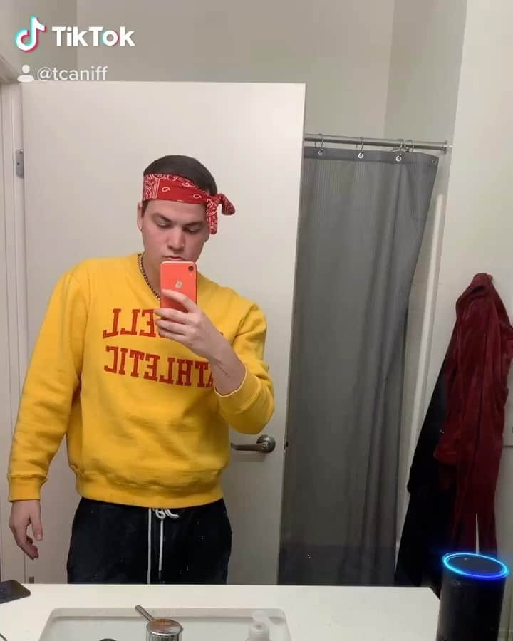 テイラー・カニフのインスタグラム：「Yo i think i need a refund 😂  Who remember this song? #buckwild  Follow my tik tok! Username- Tcaniff」