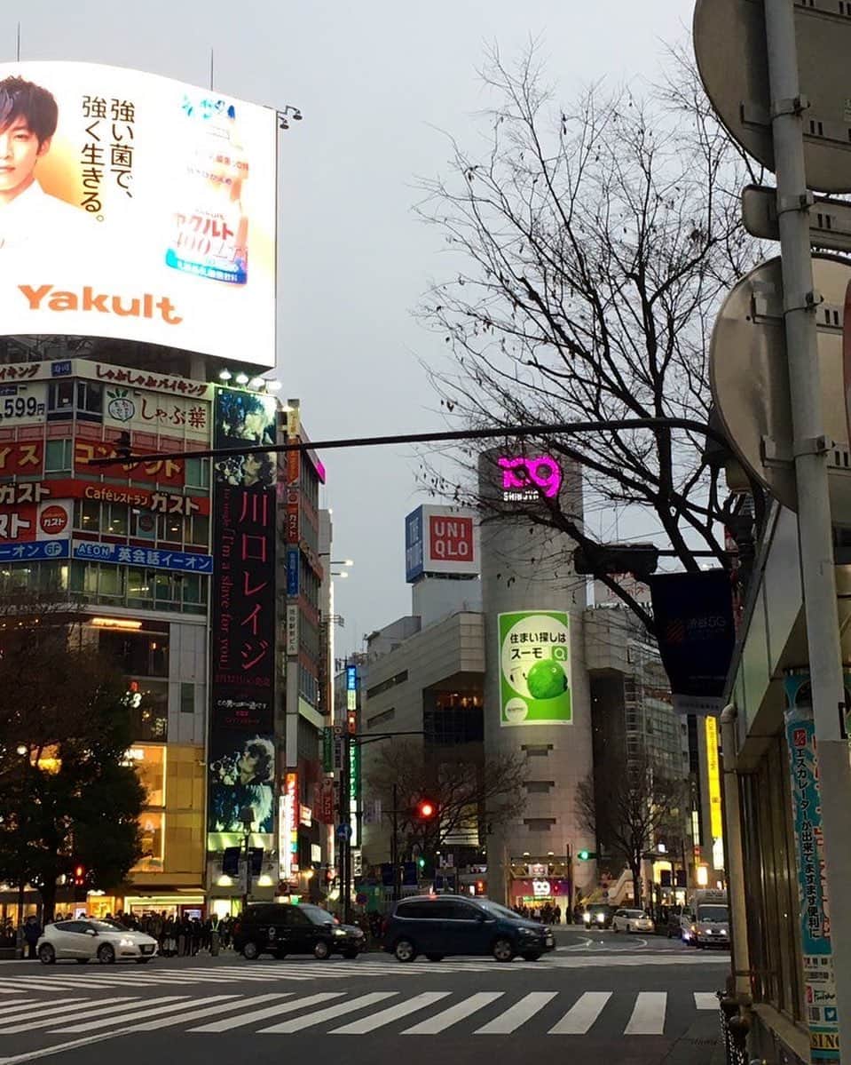 福山理子さんのインスタグラム写真 - (福山理子Instagram)「今日は渋谷も静かとか いつもはこんなに賑やかなのにね #109 #高校時代は毎日渋谷」3月29日 1時42分 - rikofukuyama