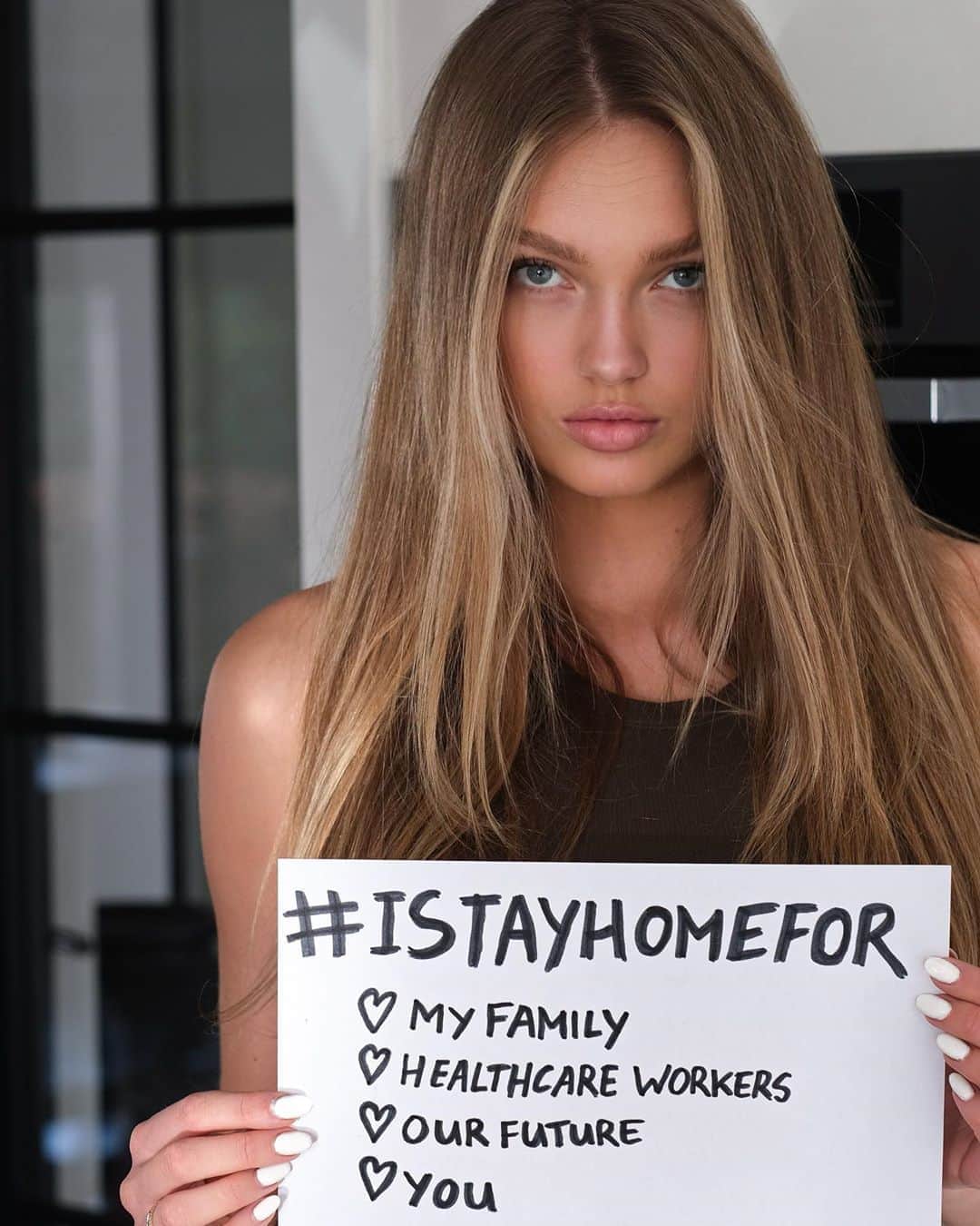 ロミー・ストリドのインスタグラム：「Thanks for nominating me @taylor_hill ❤️ I nominate @hoskelsa @karliekloss @jastookes - Please continue to spread the word and stay healthy! Big HUG xoxo Romee #istayhomefor」