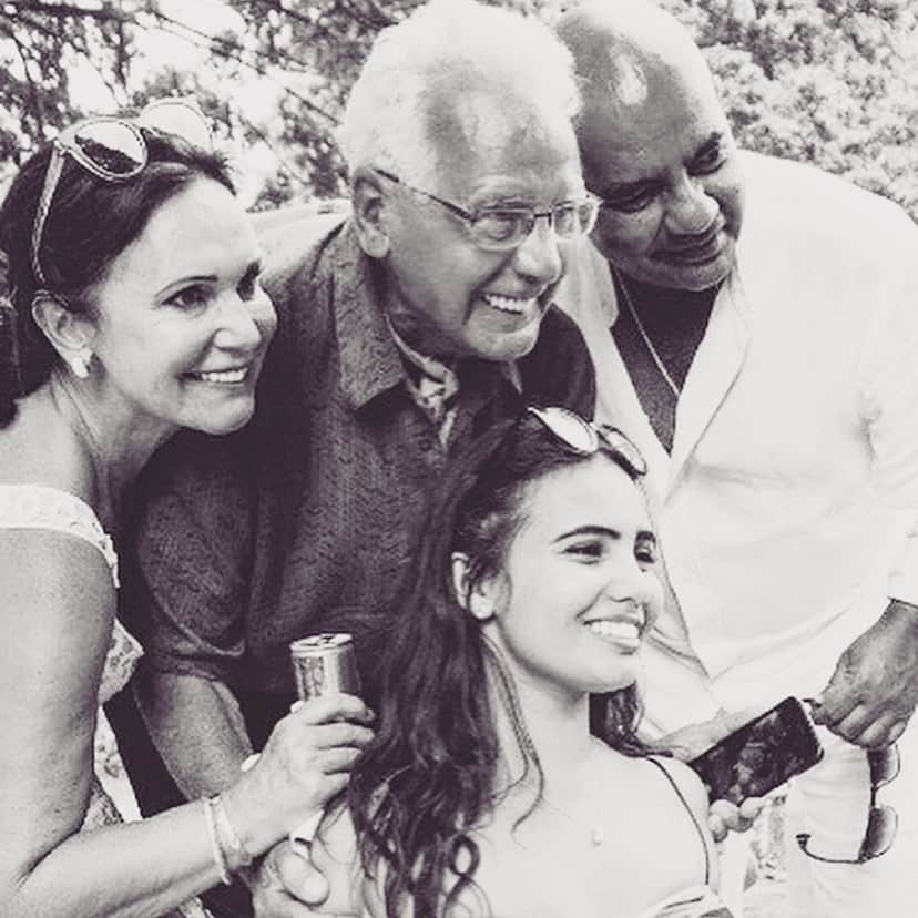 アマニ・ファンシーのインスタグラム：「what I’m trying to learn at the moment: “when you love what you have, you have everything you need” so, what does this picture have? a little bit of loud, a little bit of crazy, and a whole lot of love. #family」