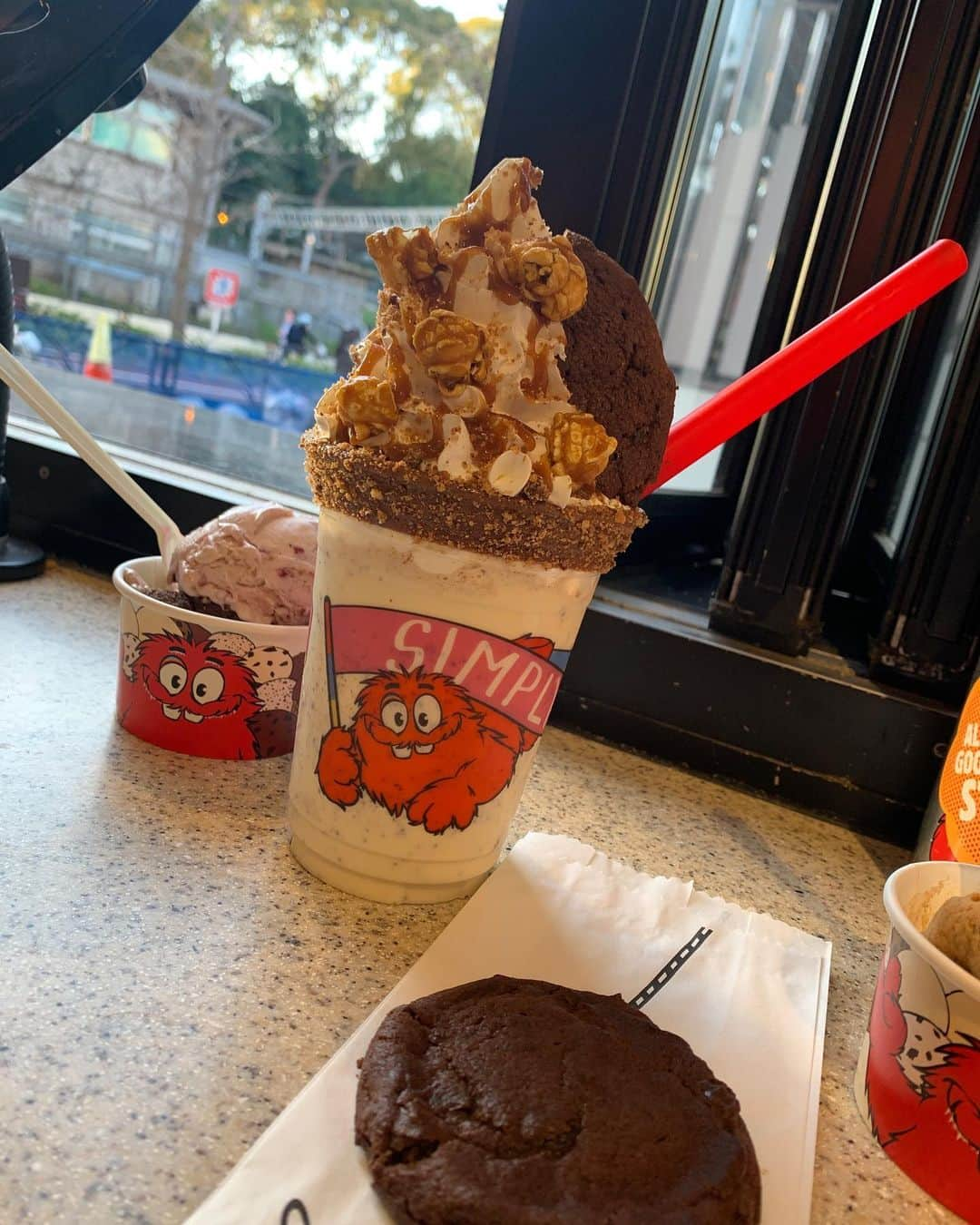 夢咲りおなさんのインスタグラム写真 - (夢咲りおなInstagram)「原宿のカフェへ🍪 久々こんなに甘いの食べたぁ♥️ 店内も可愛くて美味しかったよ🥰 . . . @cookietime.jp  #原宿#甘党女子 #原宿カフェ #クッキー#シェイク#cookietime  #🍪♥️」3月29日 3時31分 - yumerio0906