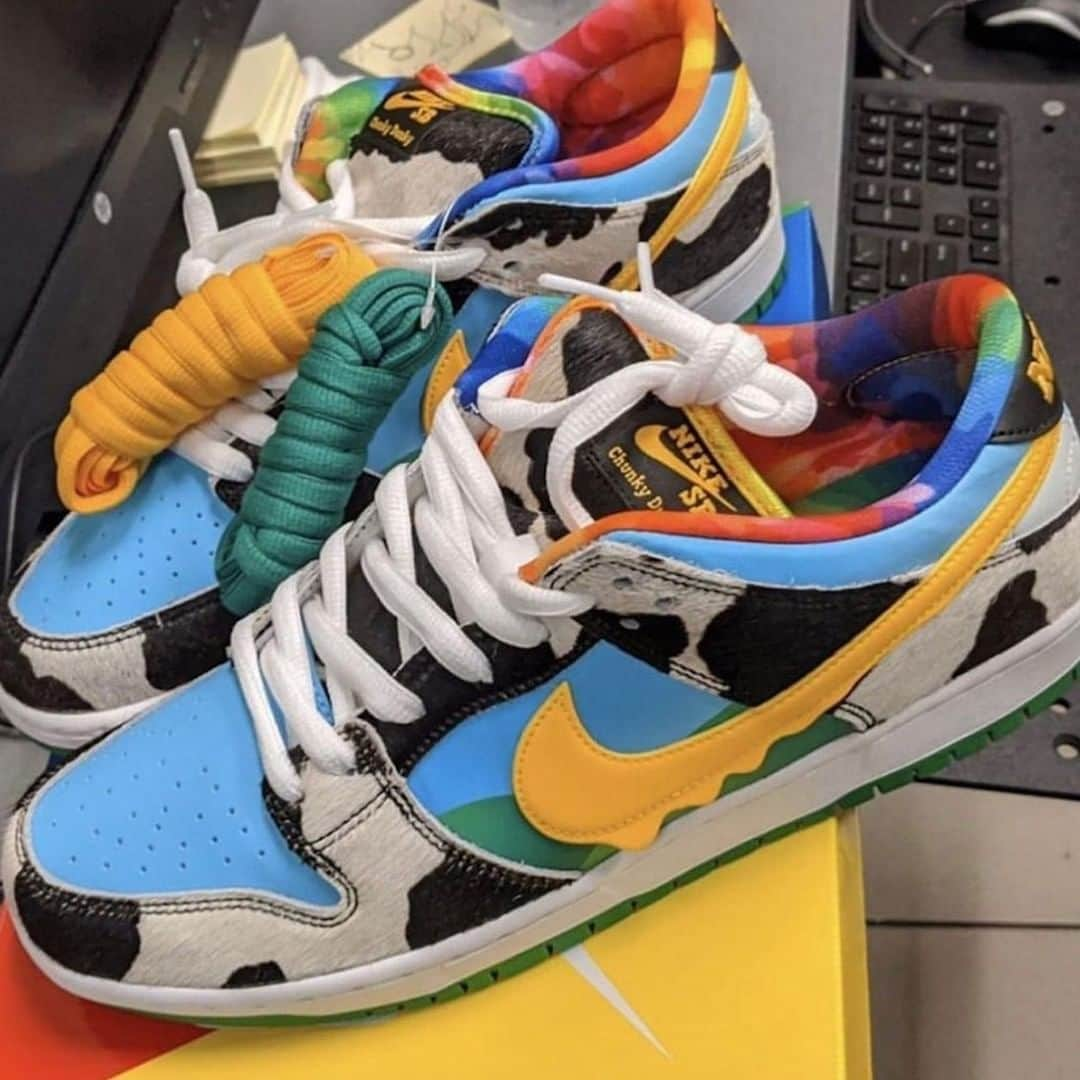 Sneaker Newsさんのインスタグラム写真 - (Sneaker NewsInstagram)「Woah! @benandjerrys x @nike "Chunky Dunky" coming soon. How insane are these? Comment your favorite flavor below...」3月29日 9時00分 - sneakernews