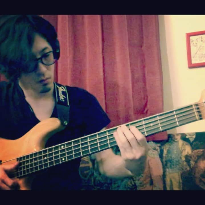 エンドウリョウのインスタグラム：「Fred Hammond & Radical For Christ「Let The Praise Begin」 この曲好きなんですよねー。  #fredhammond #bass #bassist #おうちじかん」