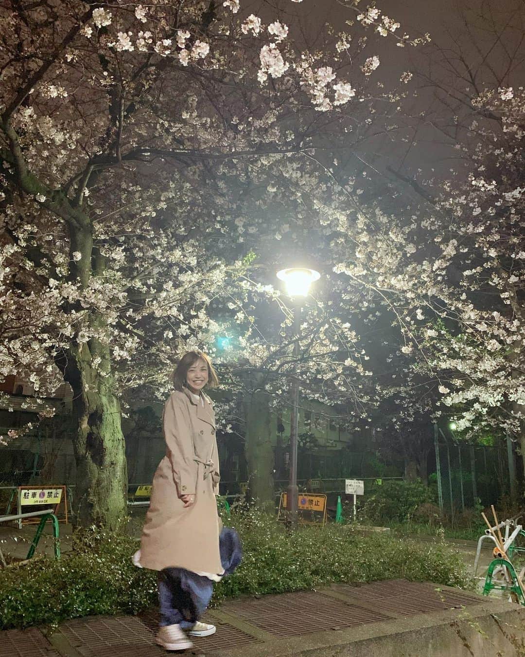 本橋優華のインスタグラム：「おでかけは出来ないので少しお散歩。 桜は今年も綺麗で笑顔になる。 来年はみんなが元気にみれますように。  #sakura#2020」