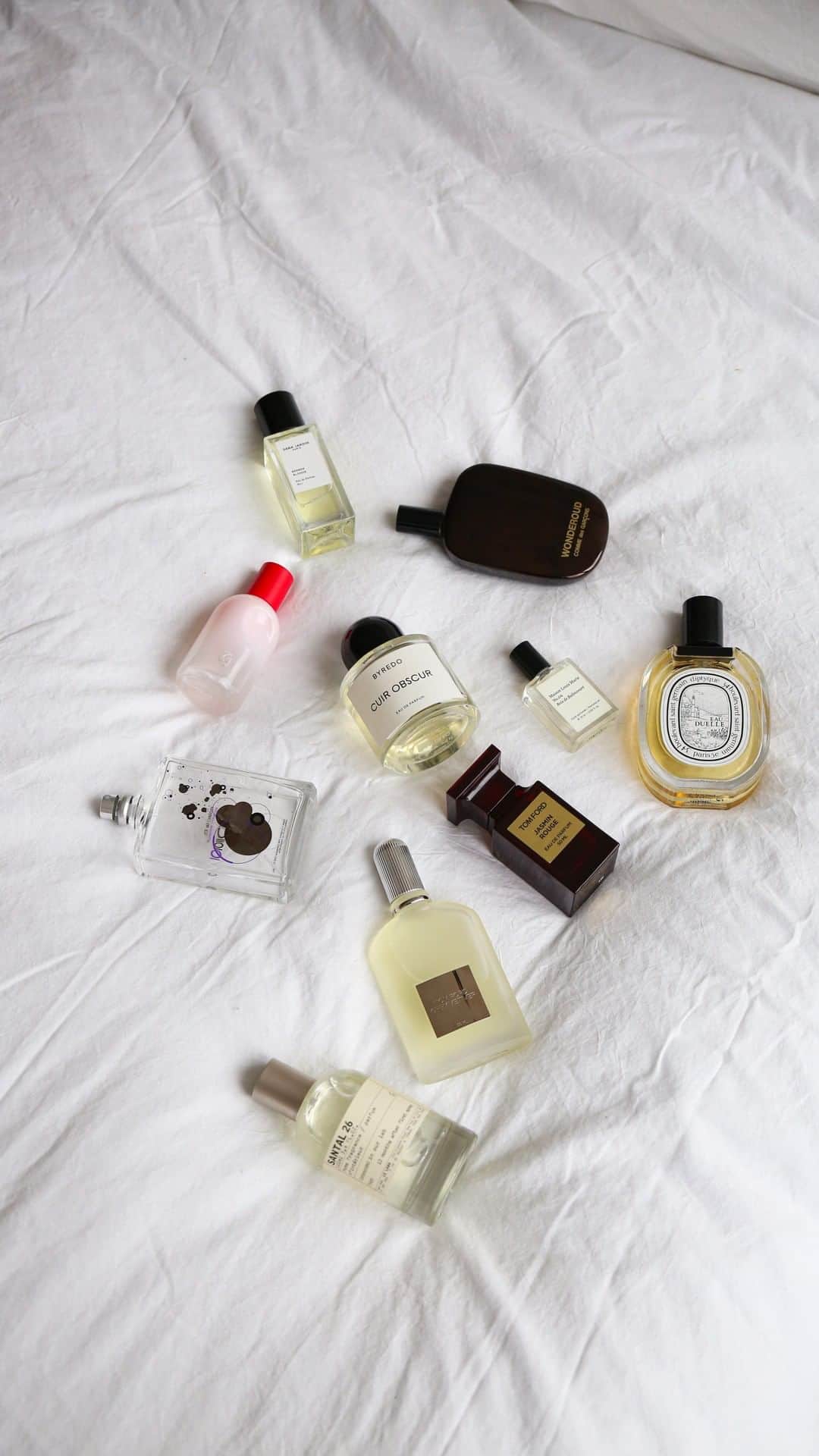 Estée Lalondeのインスタグラム：「It's hard to choose favourites when you love them all! I've become a bit of a fragrance addict over the years. I did my best to narrow down my collection and show you the really special ones! What is your favourite fragrance? Any recommendations for me? ✨  Filmed/Edited by @rebecca.munroe ❤️  jewellery @daisy_jewellery  (*=gifted item / (AF) = affiliate link ————————————————————  PERFUMES MENTIONED:  @escentric_molecules Molecule 01  https://bit.ly/33QEvIq  @maisonlouismarie No. 04 Bois de Balincourt  https://bit.ly/2WRqQQ6  *@glossier You  https://bit.ly/2WPWeyo  *@tomford Grey Vetiver  https://bit.ly/2N3ZyiG  @commedesgarcons Wonder Oud  https://bit.ly/2QPpmBN  @diptyque Eau Duelle  https://bit.ly/3dzvZSF  @officialbyredo Cuir Obscur  https://bit.ly/2UMFOnT  @tomford Jasmine Rouge  https://bit.ly/2QqJ4UC  *@diptyque Tempo  https://bit.ly/2xz5SLi  *@diptyque L’Ombre Dans L’Eau  https://bit.ly/2UHkCQ1  @tomford Santal Blush  https://bit.ly/2UHkCQ1  *@sanajardin Berber Blonde  https://bit.ly/2WMVCJP  *@sanajardin Jardin Tiger By Her Side  https://bit.ly/2zskwld  *@lelabofragrances Santal 33 https://bit.ly/2QPpQrB」