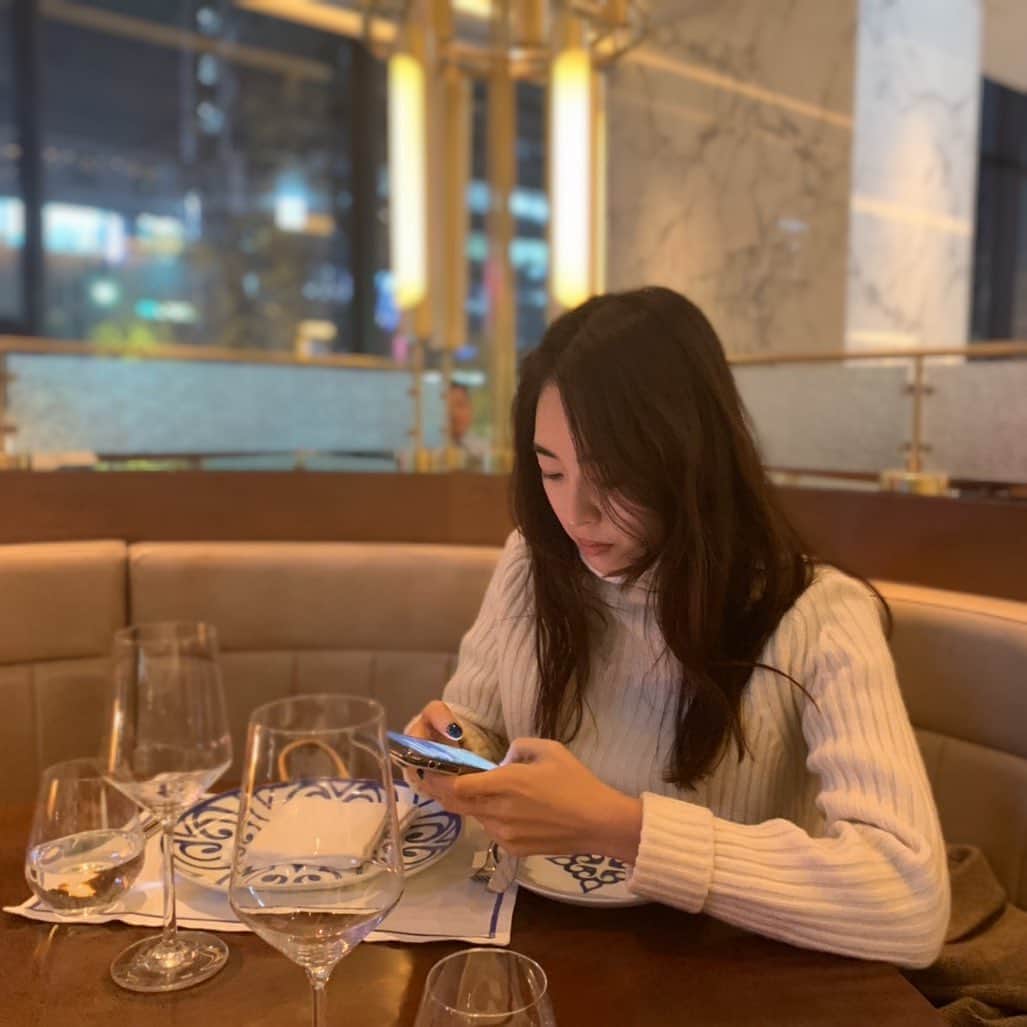 イ・ヨニのインスタグラム：「오래된 지난사진.. 난 잘지내요..😷😌」