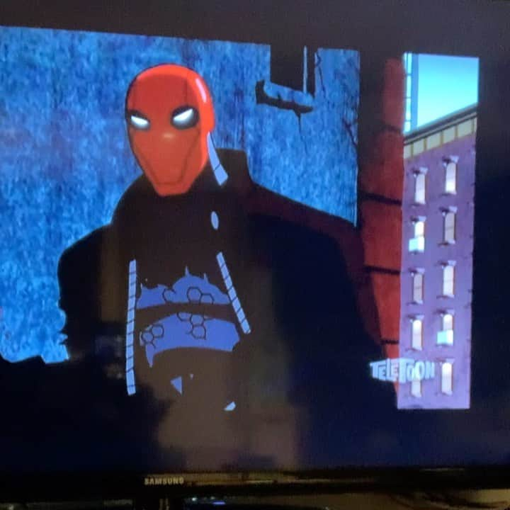 ジェンセン・アクレスのインスタグラム：「I’m handling the lockdown just fine...nothing unusual over here.  Okay, WHAT?!!! How do you watch your cartoons?!!! #lockdown #redhood #ImAnAdult」