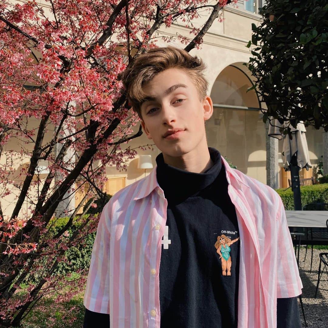 ジョニー・オーランドのインスタグラム：「better days ahead💞」