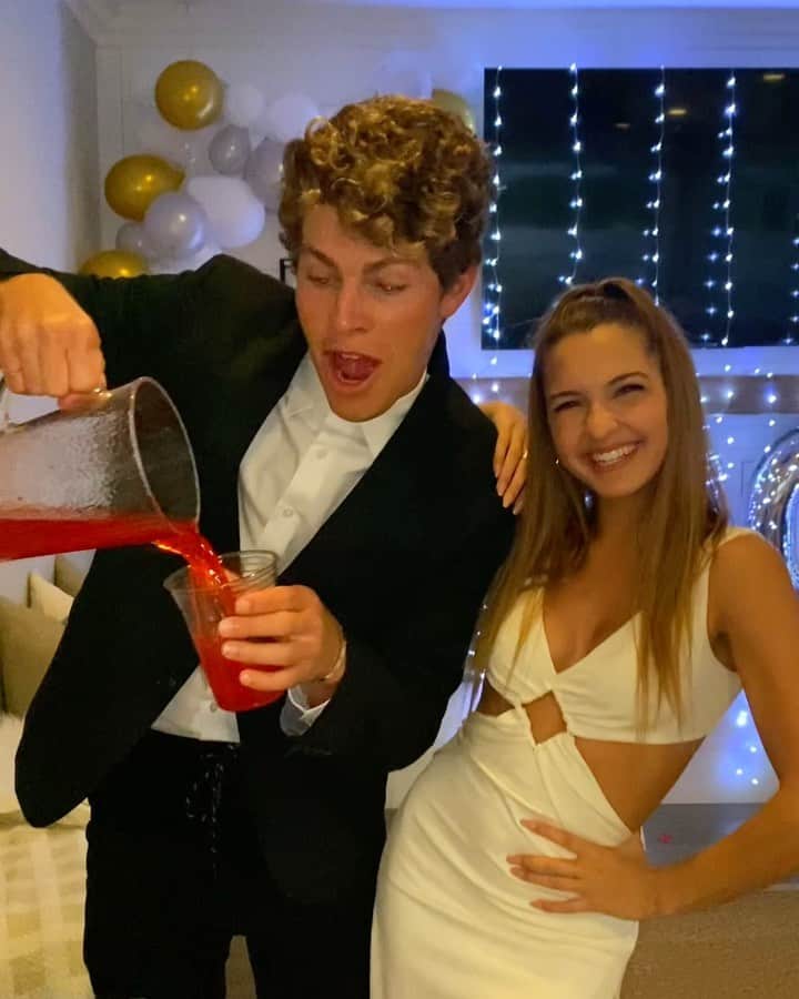 Brent Riveraのインスタグラム：「Surprising my sister and ben with a quarantine prom😍 @benazelart @lexibrookerivera (full video on my YouTube❤️)」