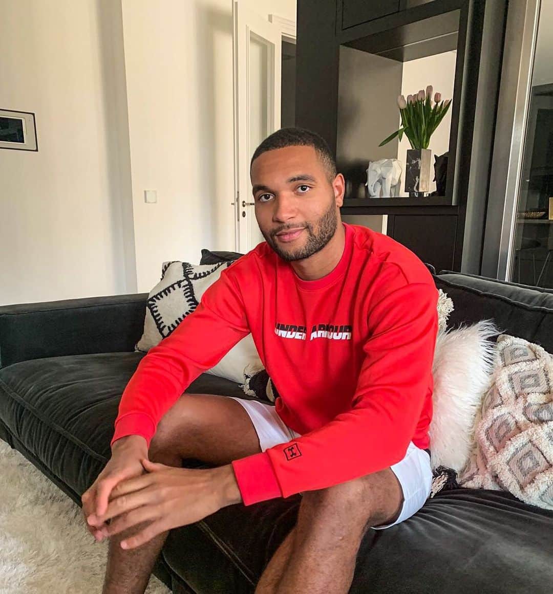 ヨナタン・ターのインスタグラム：「Q&A erfolgreich beendet. Kreativ seid ihr nach wie vor. 👍🏾😅 Danke für eure Fragen. Bleibt gesund und gebt aufeinander Acht! 🙏🏾」