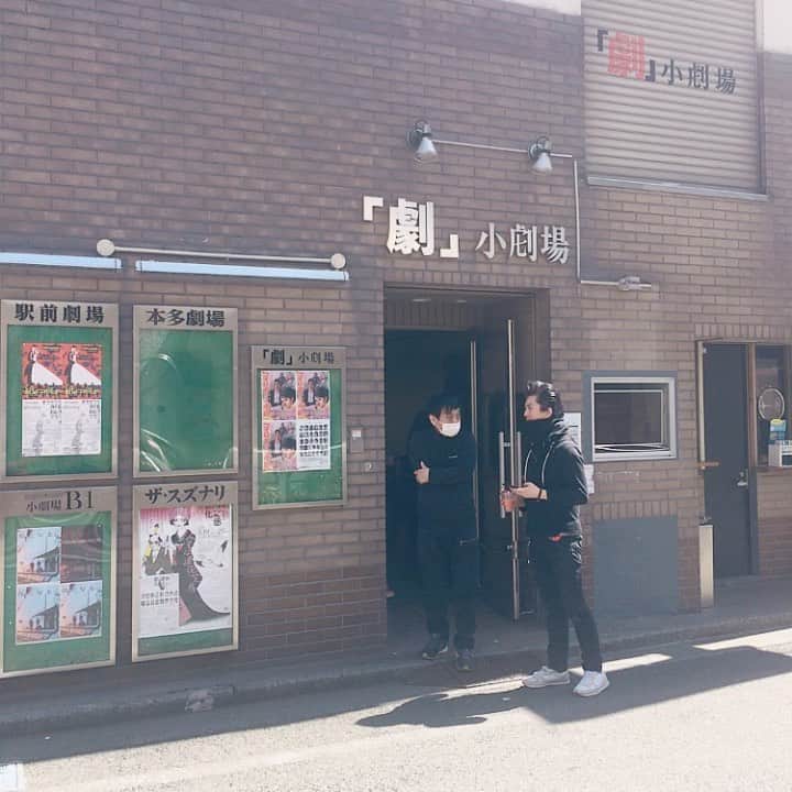 優妃のインスタグラム：「数日前に撮ったから今日から本番と言ってますが😅本日で千秋楽です。  大変な情勢の中、公演させて頂けること。 大切に今日を感じながら🙏  #キャプテンドーナツ  ふわっふわの揚げたて豆乳ドーナツは最高なのでぜひ食べてみてね☺️🍩 幸せもらえます🌈🎁 #コオロギからの手紙  #キャプテンドーナツ　🍩 #劇小劇場 #テンアンツ」