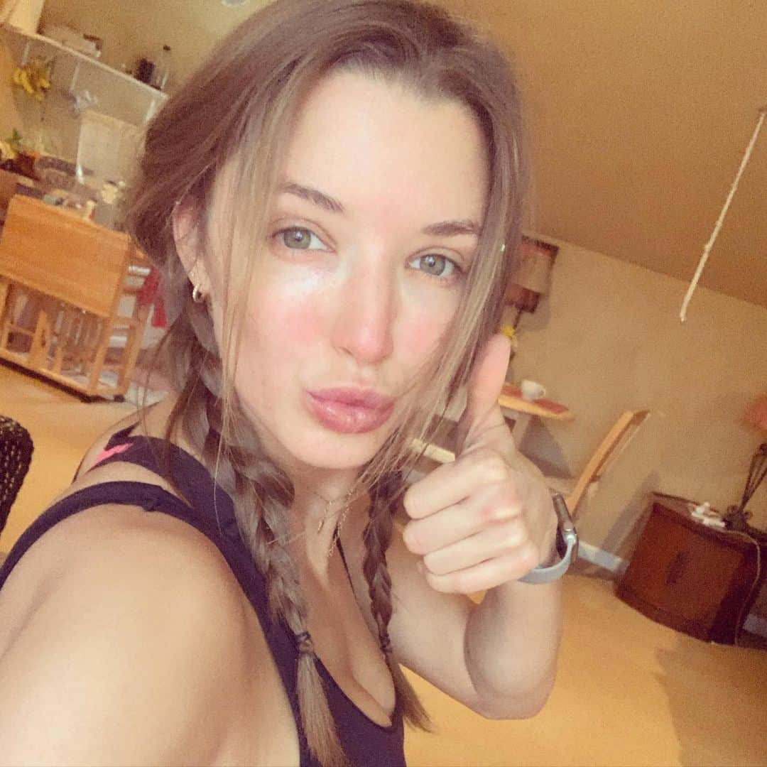 アリッサ・アーチェさんのインスタグラム写真 - (アリッサ・アーチェInstagram)「Make sure you get a workout in!! 🏋️‍♀️」3月29日 6時35分 - miss_alyssaarce