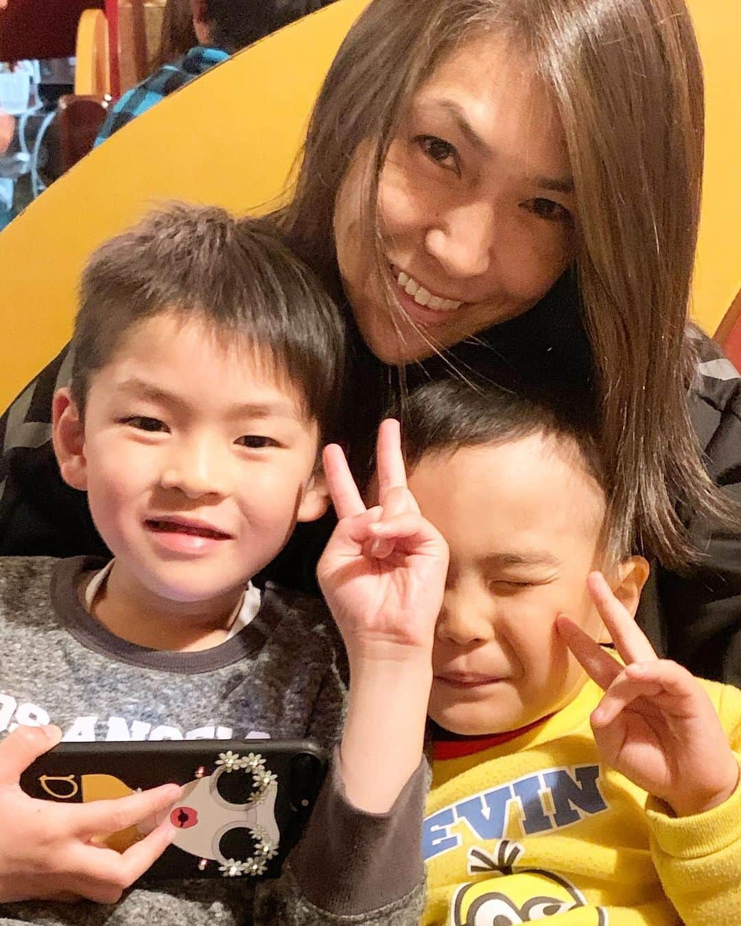 山田幸代さんのインスタグラム写真 - (山田幸代Instagram)「おはよう御座います。 実家で大人しく、可愛い甥っ子たちとの時間を過ごしてます。 みんなが健康で元気に外で遊べる日が早くきますように。 今は我慢です‼️みんなで乗り切りましょう。 でも家にいる子供たちはほんとにYouTubeやゲームばっかりで心配しかないです。外で遊ばせてあげたい。  #世界に平和を」3月29日 7時14分 - lacrosseplayer_sachiyoyamada