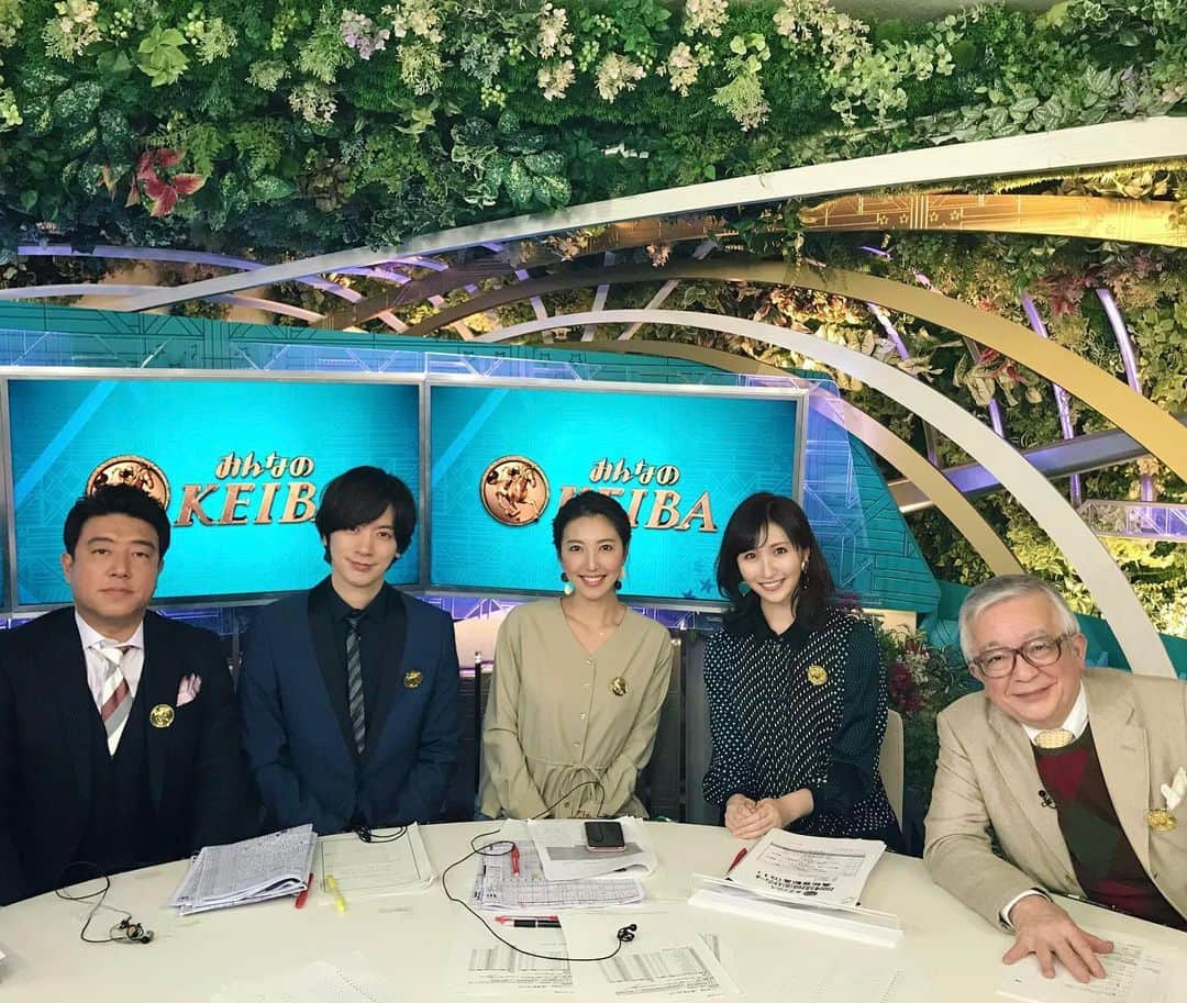 横山ルリカさんのインスタグラム写真 - (横山ルリカInstagram)「. ‪みんなのKEIBAありがとうございました🏇‬ ‪高松宮記念は、‬ ‪モズスーパーフレアがV👑‬ ‪そして、松若風馬騎手はG１初制覇おめでとうございます🎊‬ ‪1着入線のクリノガウディーは‬ ‪道中、進路を妨害したとして4着に降着。‬ ‪応援していた◎ダイアトニックは‬ ‪不利がなければなぁ〜と思いつつ‬ ‪これも競馬ですね💧‬ . MCのDaigoさん・佐野さん・陽子ちゃん、井崎先生と✨ . #高松宮記念 #モズスーパーフレア #松若風馬 騎手」3月29日 18時11分 - rurika_yokoyama_official