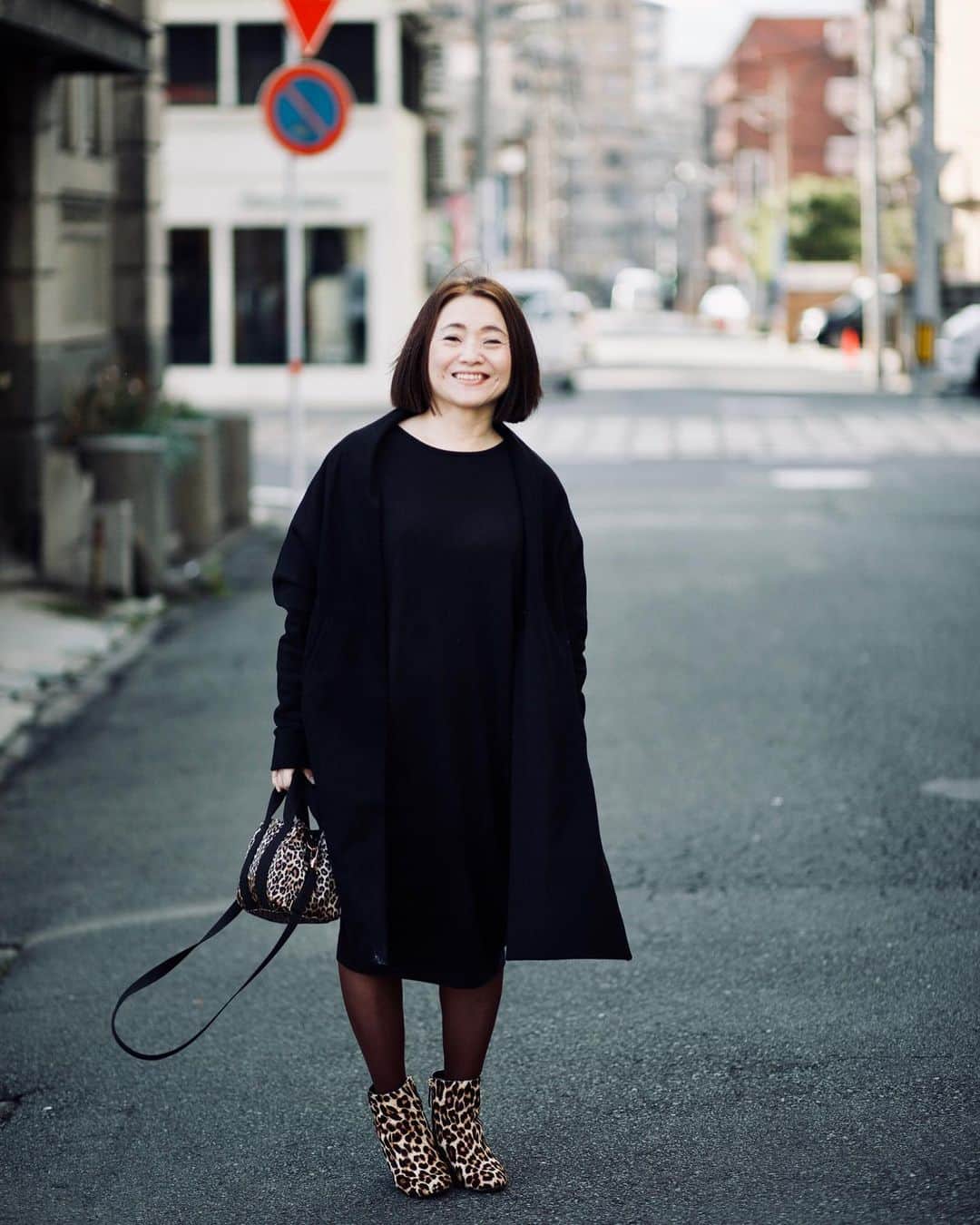 イノウエアツヒロのインスタグラム：「内野産婦人科の院長のきっこさん😁😁 ヒョウ🐆柄がよう似合わーす😁😁 #熊本　#クマモトノヒトタチ  #canon1dxmark2 #sigma35mmart #portraitphotography #portraitmood #portraitpage #portraitphotographer #portraitgames #portraitvision #portraitoftheday #portraitstream #portraitmode #portraitsociety #portraitart #portraitfestival #portraitsmag #portraitcentral #portraitsfromtheworld #portraitshoot #photographer #streetphotography  #熊本女子 #熊本観光　#熊本人物紹介　#肥後もっこす 　#よかおなご」