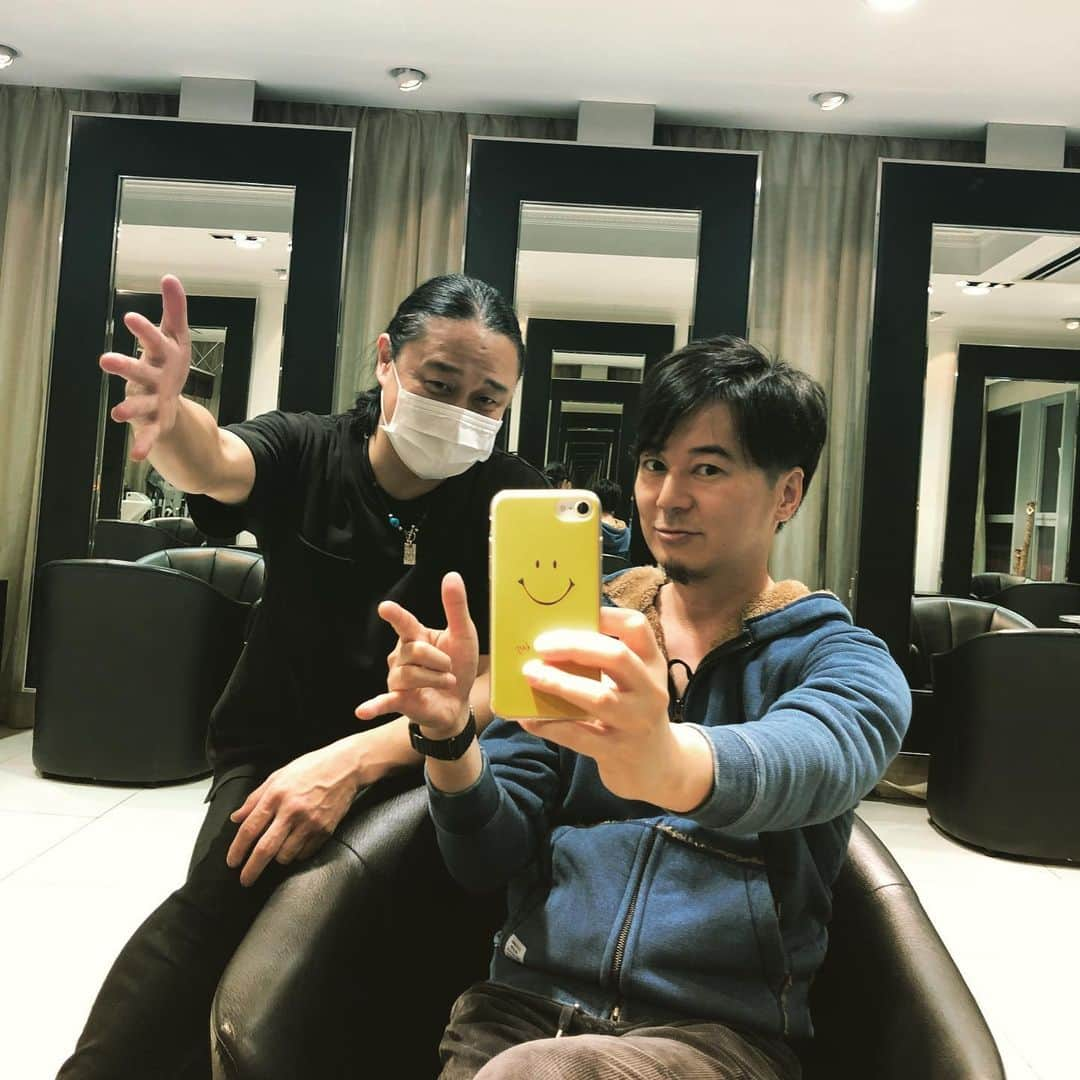 井上裕治さんのインスタグラム写真 - (井上裕治Instagram)「ちょい前だけど、 銀座amis by air でサッパリ‼️💇🏻‍♂️ 美容師さんもマスクでコロナ対策強化中 #hairstyle #haircut  #awesome  #good  #nice  #love  #smile」3月29日 18時16分 - yuji_inoue_music