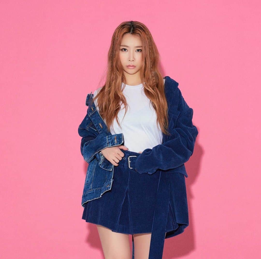 ジェアのインスタグラム：「😠화난거 아님🍭 photo by @limhongjae 임홍재 styling by @eunsong_yoo_c  with JeA hair & make-up by @100_eun0 백은영」