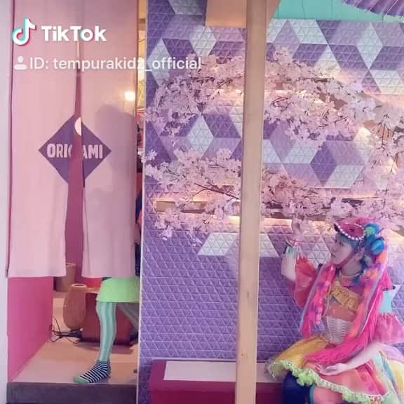 TEMPURA KIDZのインスタグラム：「#tiktok#tempurakidz#dance#ダックダンス#moshimoshirooms」