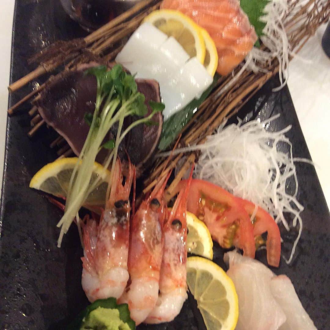 知床漁場姫路店のインスタグラム：「#お造りの盛り合わせ  新鮮で美味しい魚が沢山あります！ 是非ご来店の際はご注文下さい！ #姫路#居酒屋#掘りごたつ#宴会#食べ放題#飲み放題」